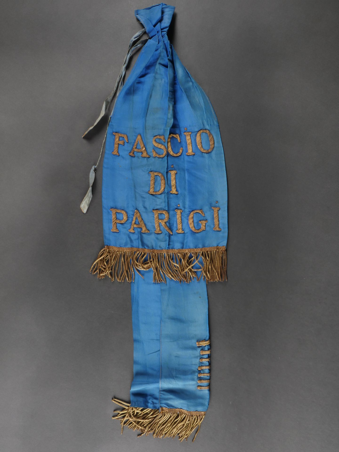 Drapeau du faisceau italien de Paris. Flag of the Italian cluster in Paris. - Image 10 of 16