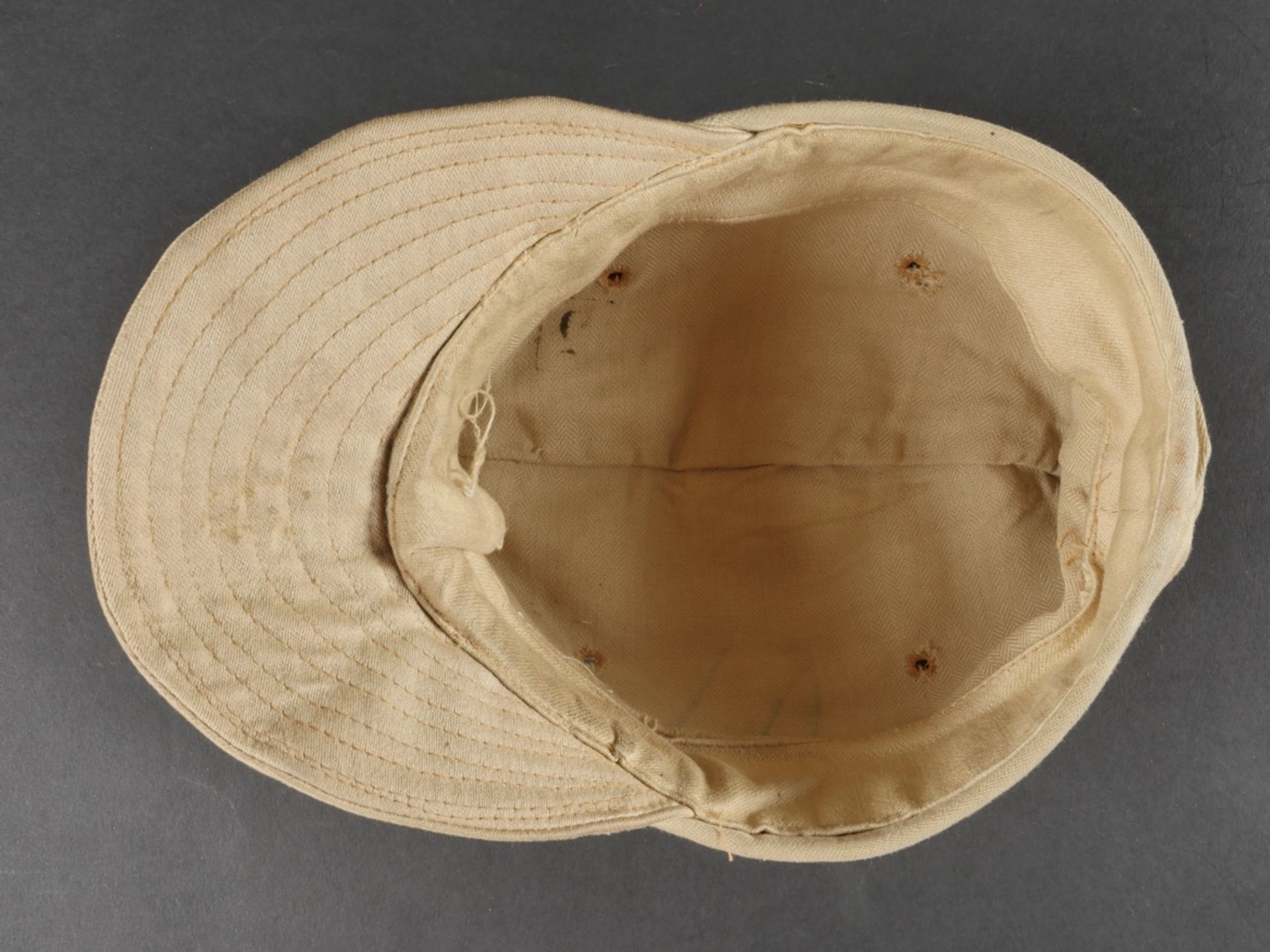 Casquette tropicale du General Giuseppe Cremascuoli. General Giuseppe Cremascuoli s tropical cap. - Image 11 of 14