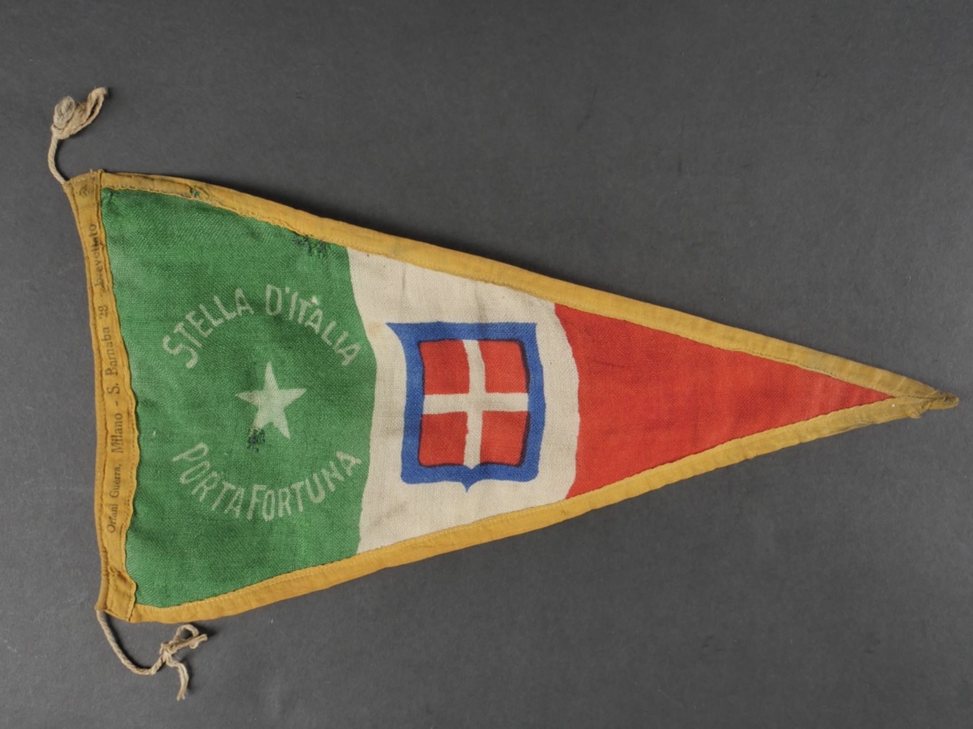 Lot de drapeaux et fanions. Lot of flags and pennants. - Image 16 of 19