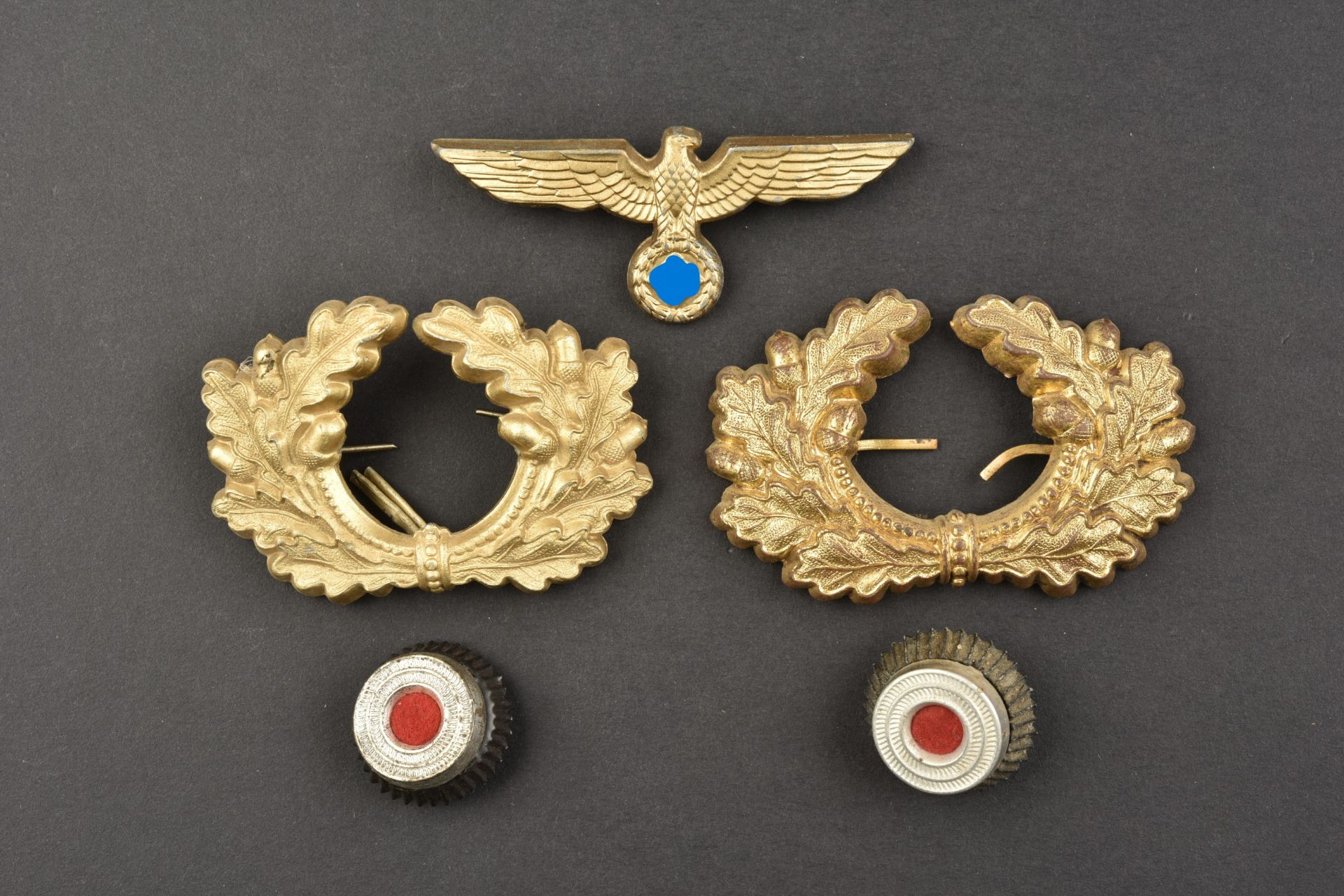 Insignes de coiffure General de la Heer. General of the Heer headgear insignia.