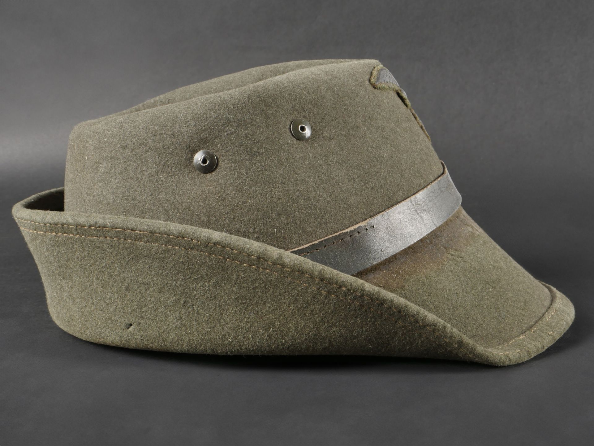 Trois chapeaux des troupes de Montagne. Three mountain troop hats. - Bild 7 aus 19