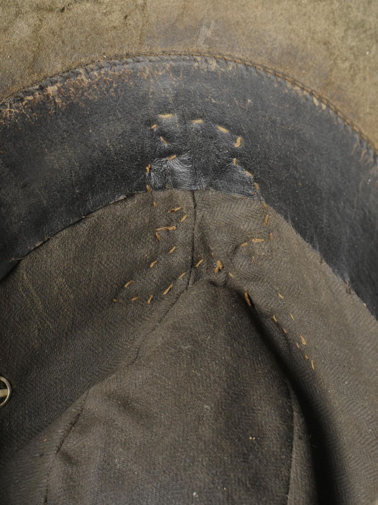 Trois chapeaux des troupes de Montagne. Three mountain troop hats. - Image 14 of 19