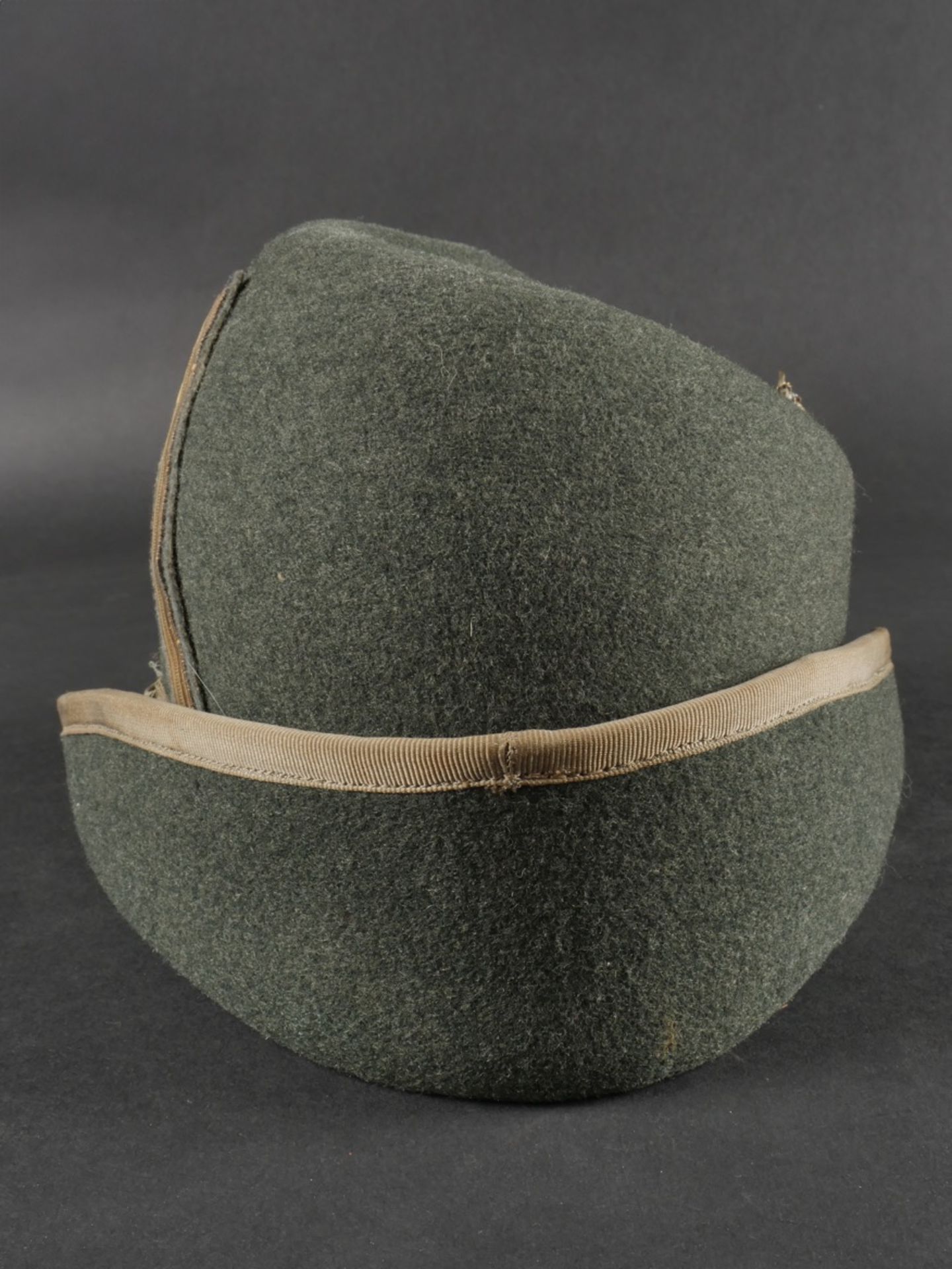 Chapeau de sous-lieutenant du 8eme Regiment dAlpini. Second lieutenant s hat of the 8th Alpini Regi - Image 8 of 15