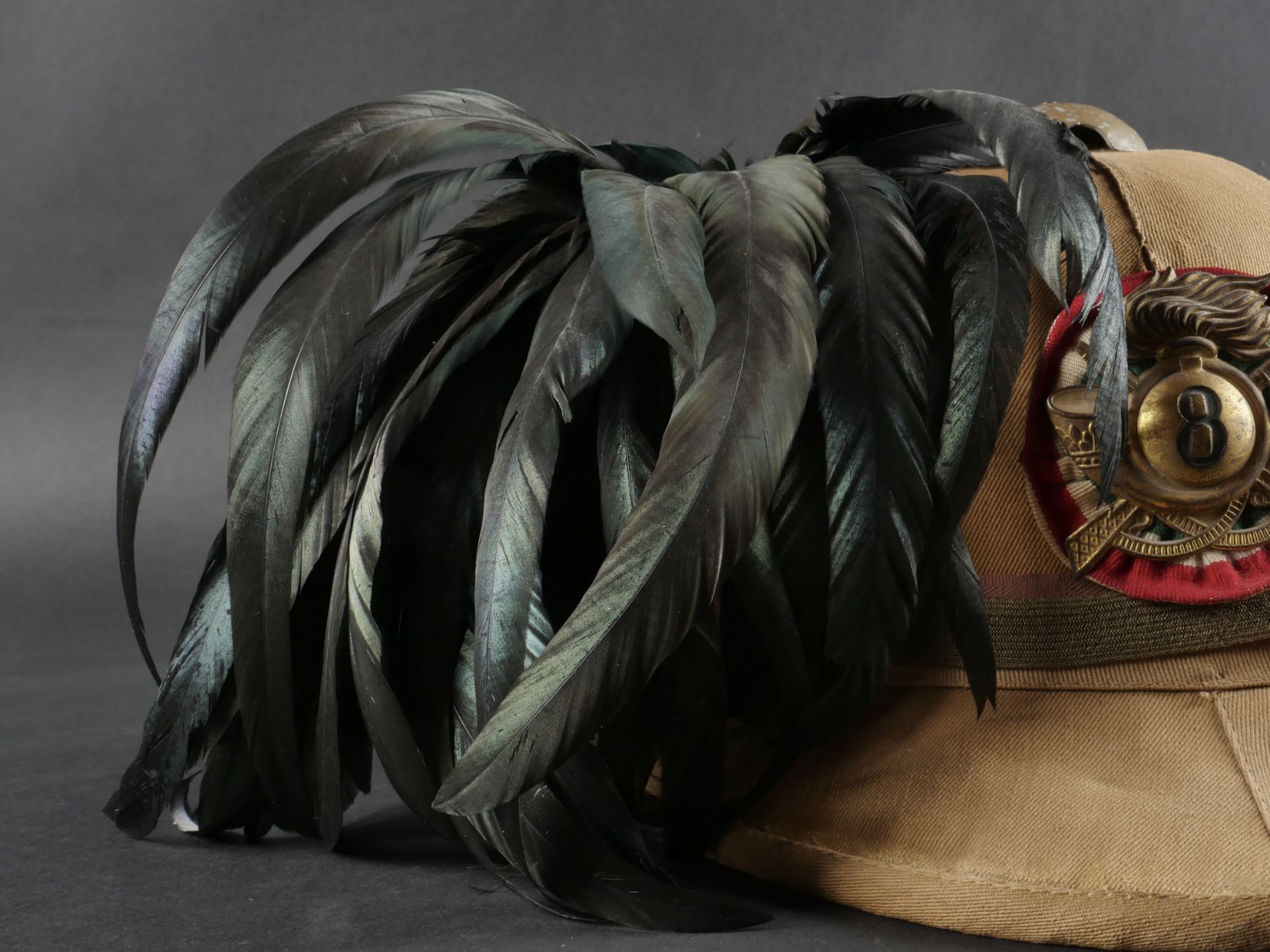 Casque tropicale du 8eme Regiment Bersaglieri. Tropical helmet of the 8th Bersaglieri Regiment. - Bild 3 aus 19