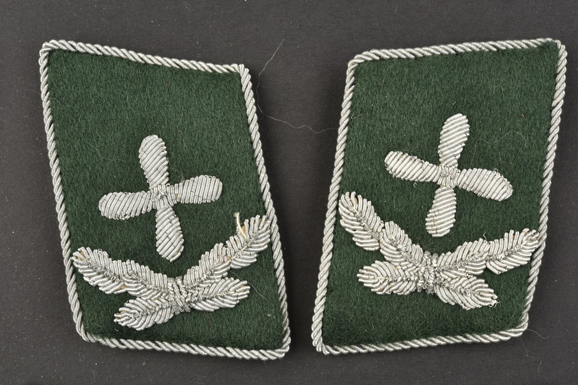 Pattes de col de l administration. Administration collar tabs. - Image 3 of 4