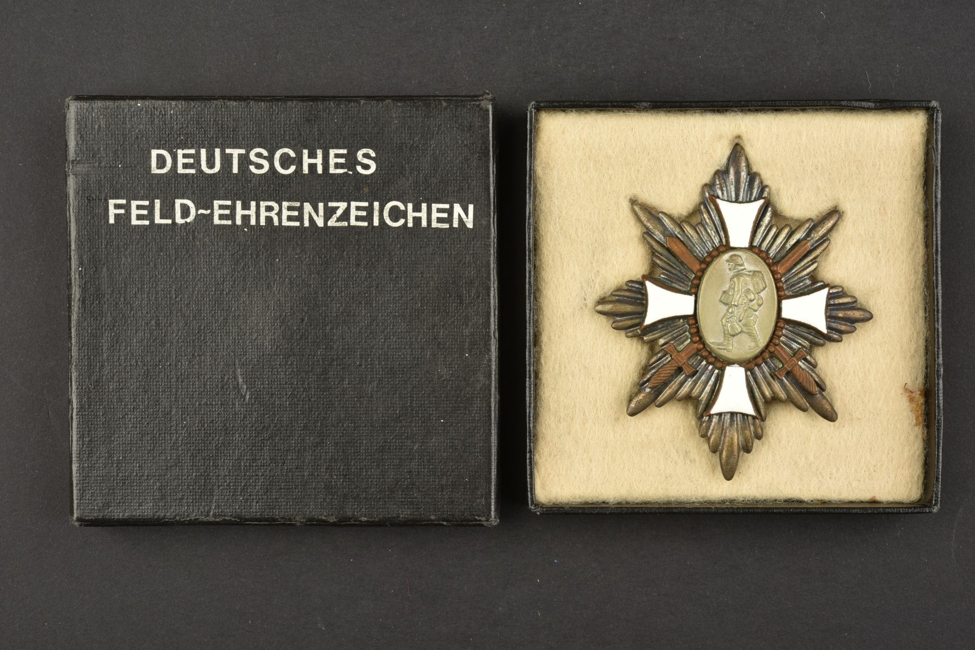 Insigne Deutsches Feld Ehrenzeichen. Insignia German Field Badge of Honor.