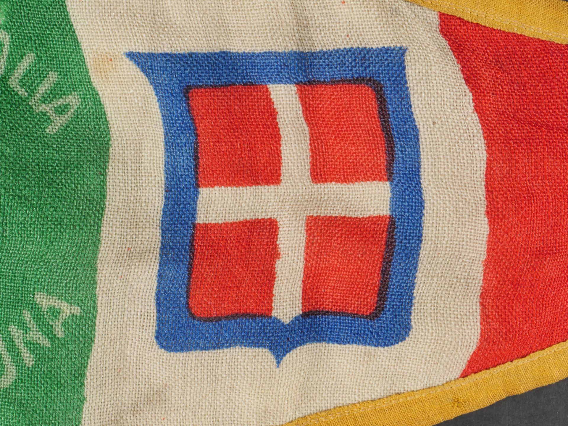 Lot de drapeaux et fanions. Lot of flags and pennants. - Image 18 of 19