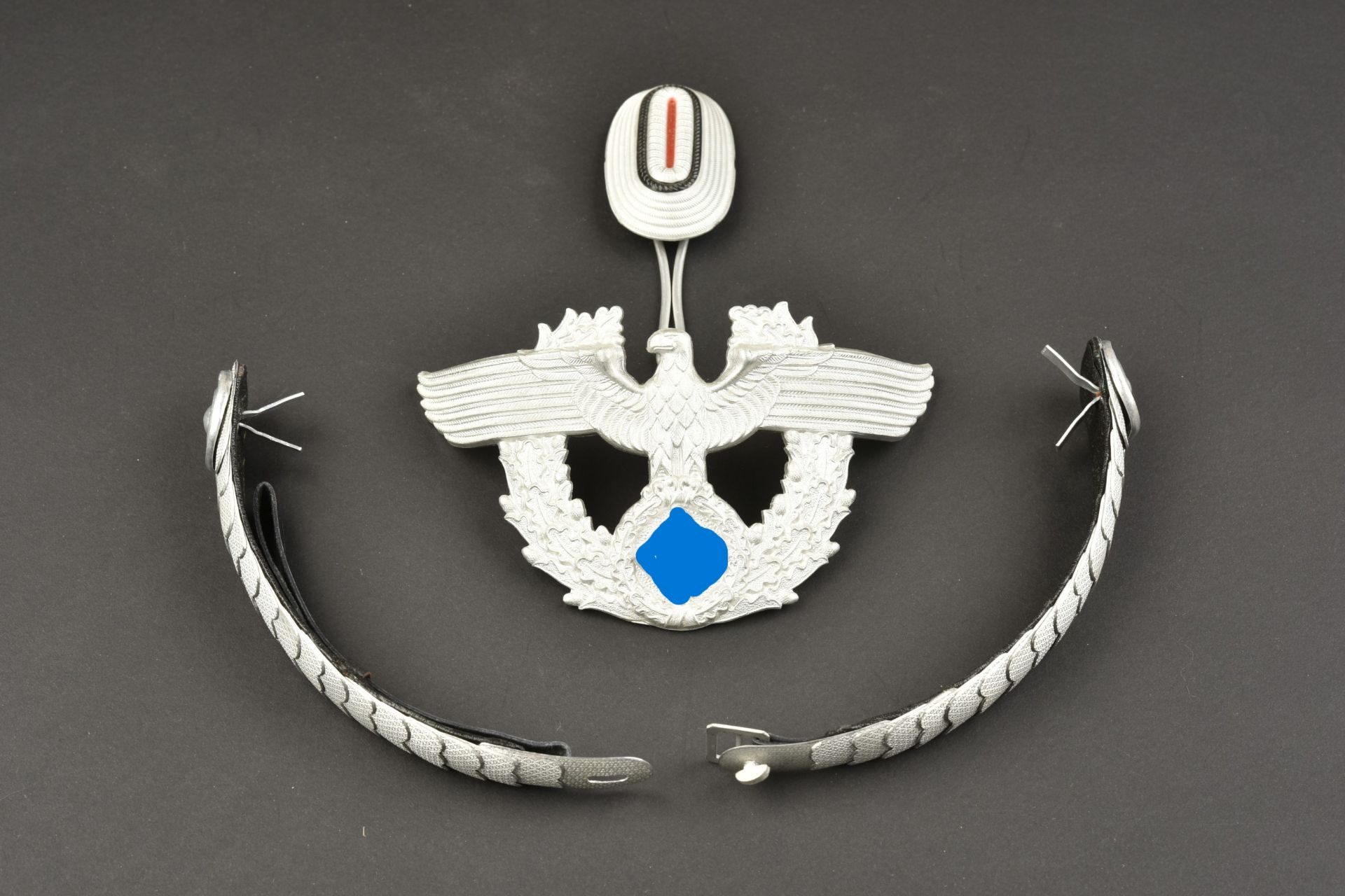 Insignes de coiffure Polizei. Polizei headgear badges. 