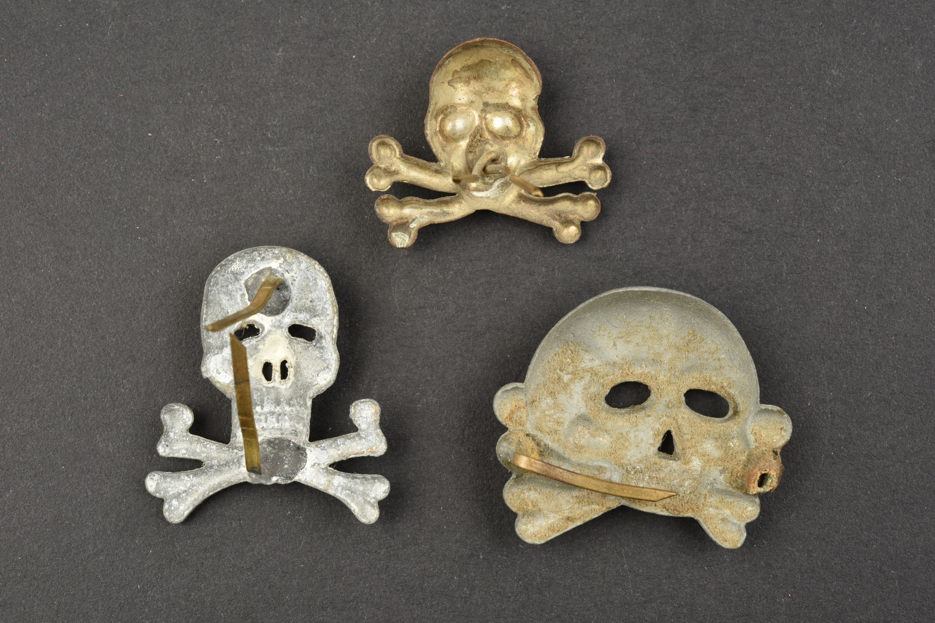 Tetes de mort cavalerie. Cavalry skulls. - Image 2 of 2