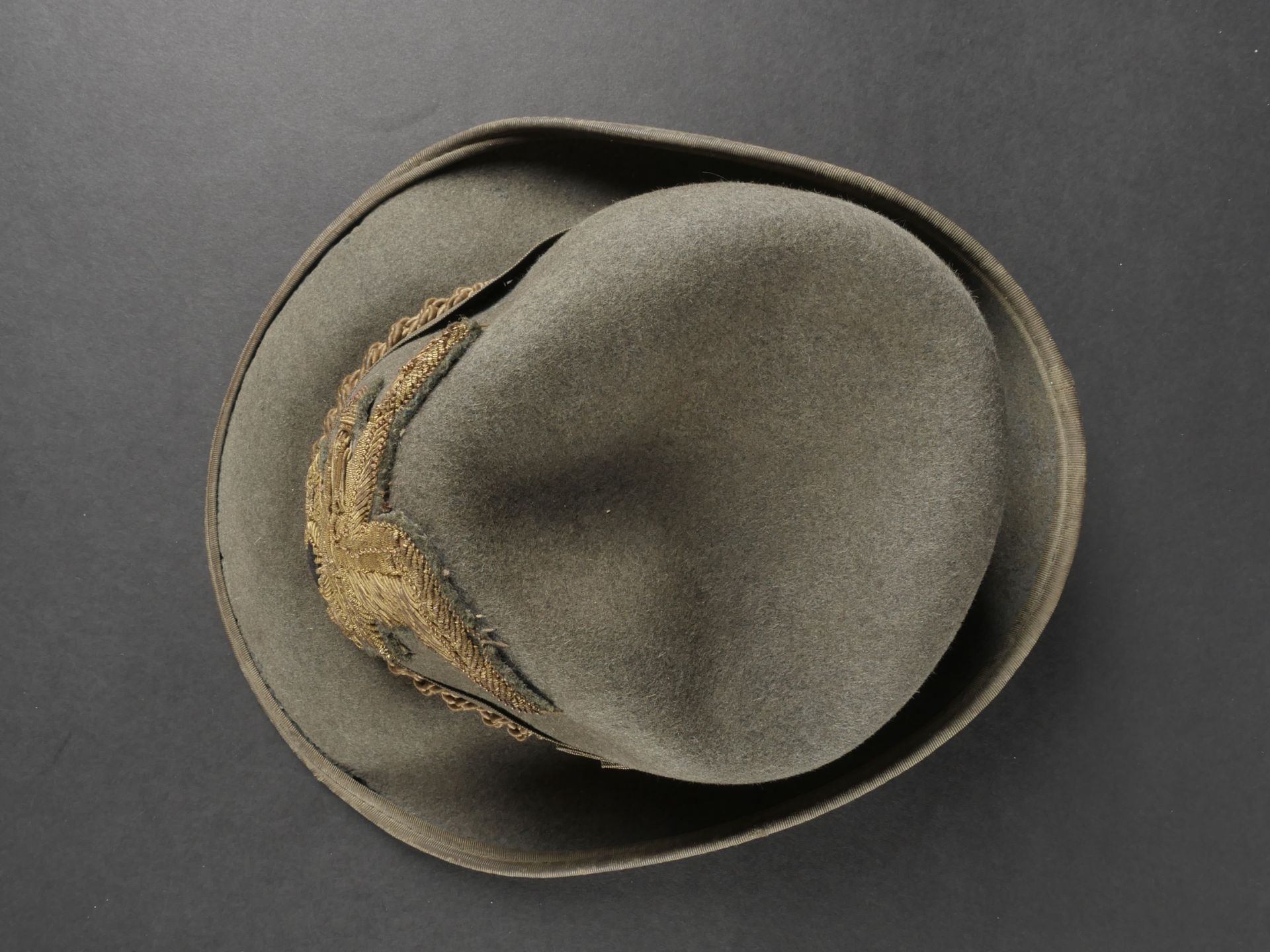 Trois chapeaux des troupes de Montagne. Three mountain troop hats. - Image 17 of 19