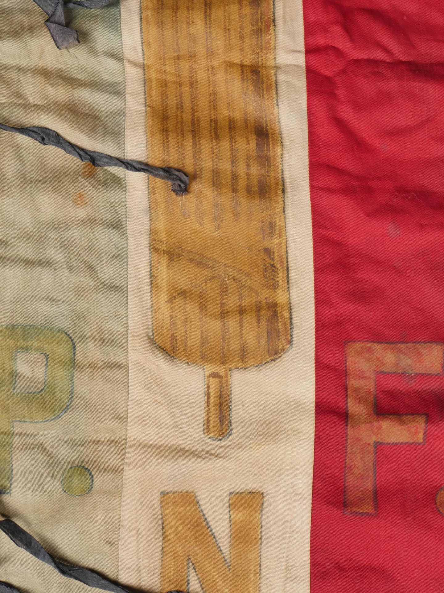 Drapeau du faisceau italien de Paris. Flag of the Italian cluster in Paris. - Bild 3 aus 4