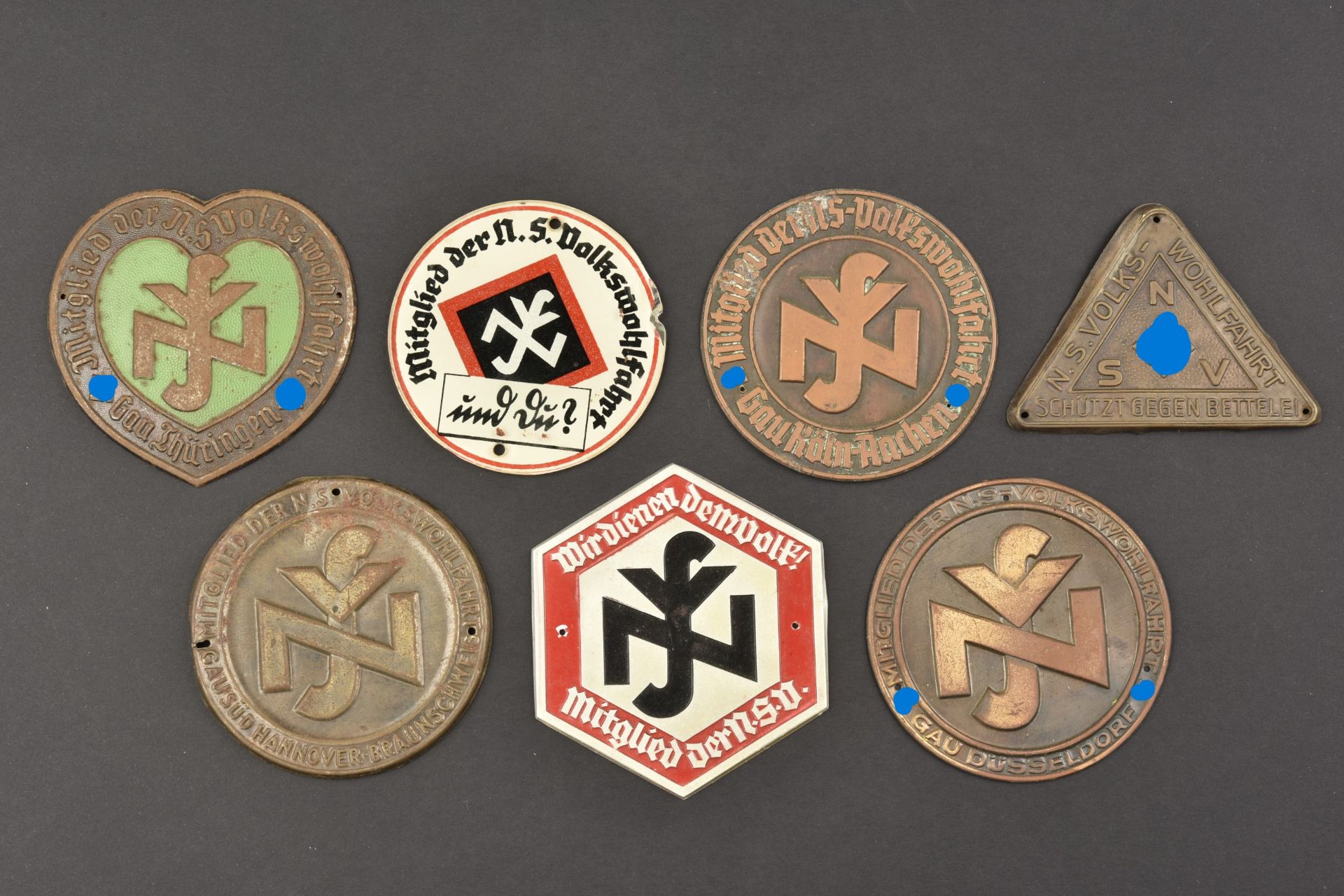 Insignes du NS-Volkswohlfahrt.  NSV insignias.