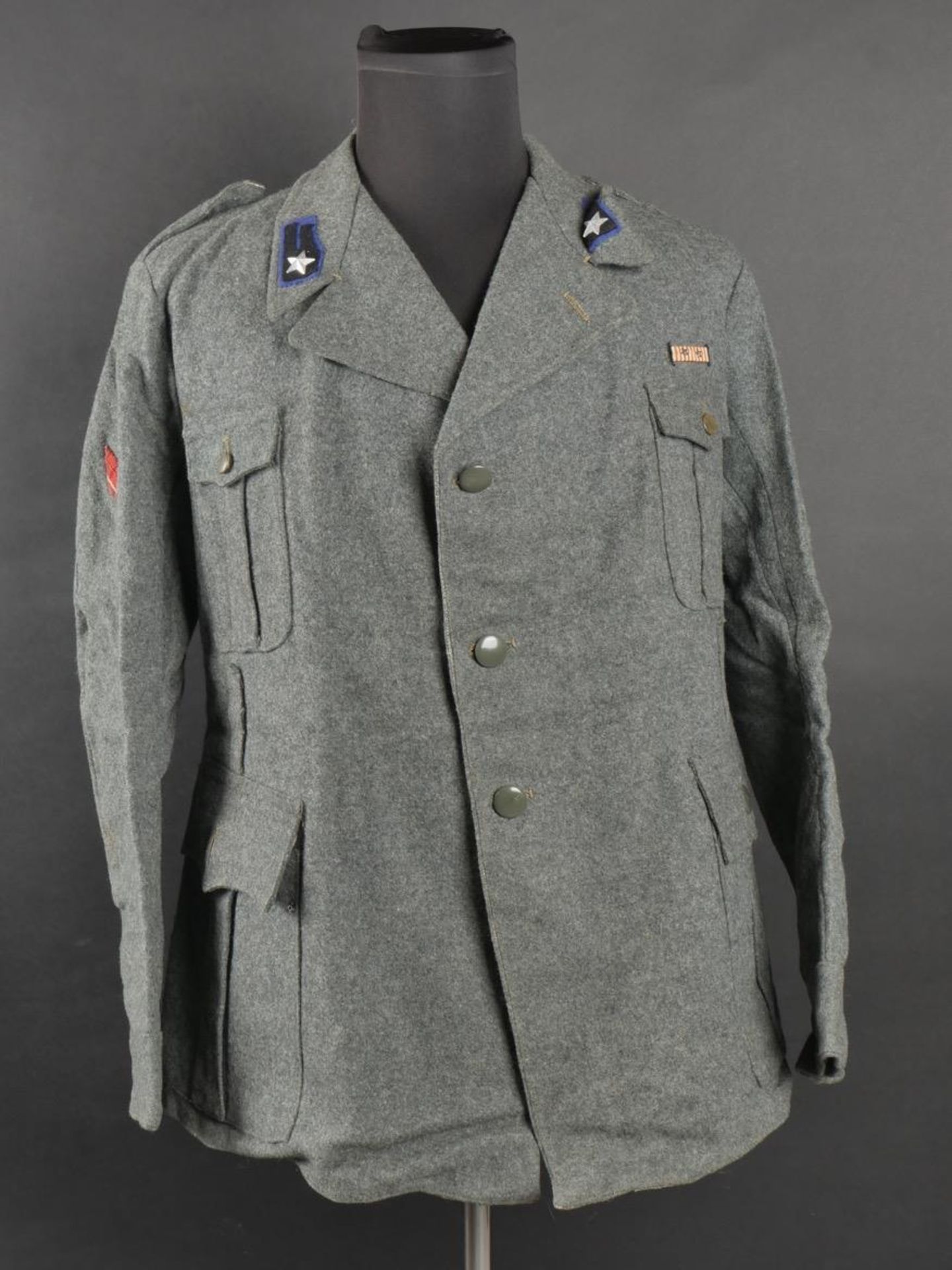 Vareuse de sergent major des transports-motorises. Motor transport sergeant major s jacket.