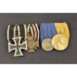 Barrettes de medailles pendantes. Pendent medal bars.