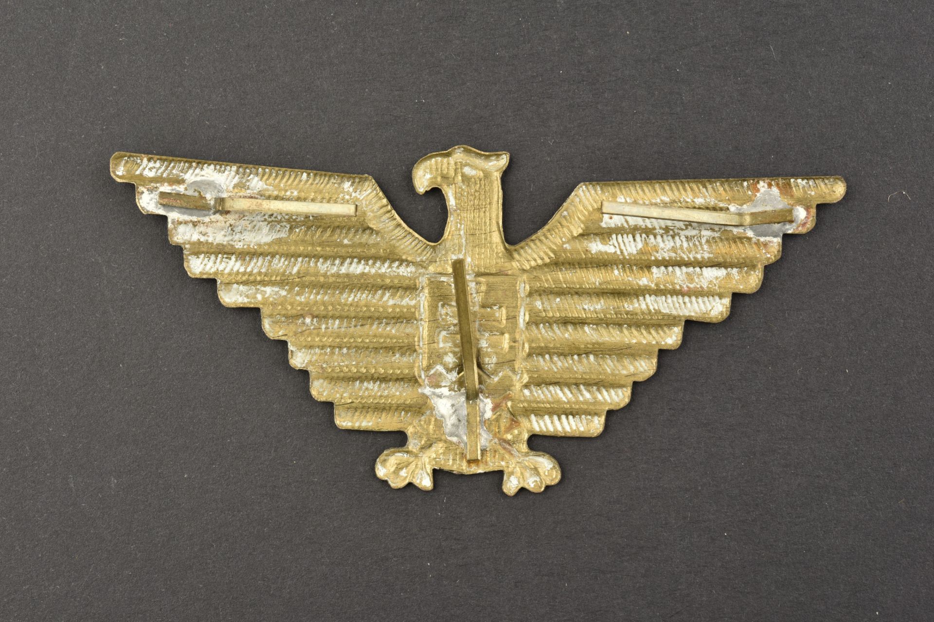 Aigle de coiffure slovaque. Slovak headdress eagle. - Bild 2 aus 2