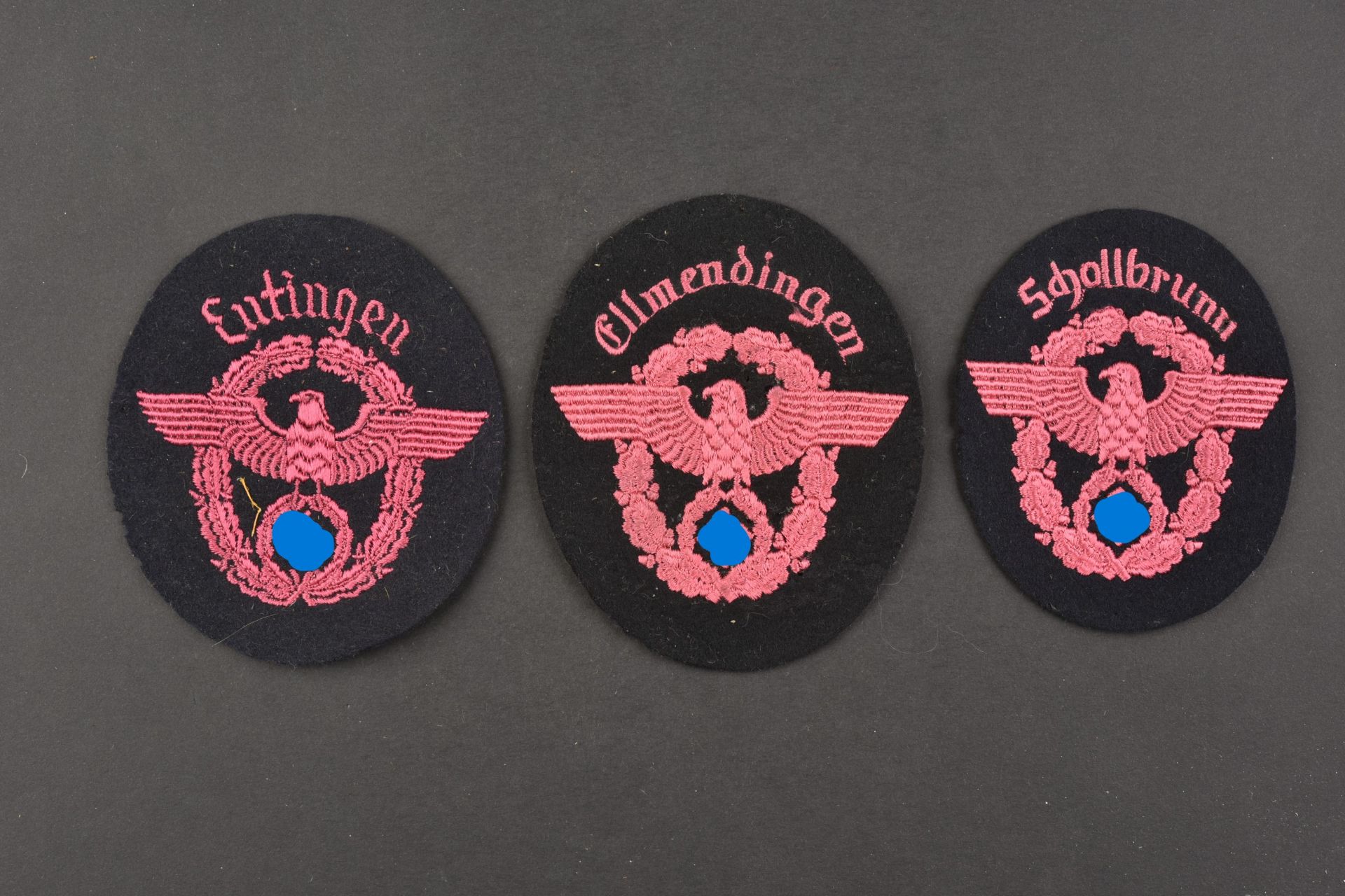 Insignes de manche de pompier. Fireman's sleeve badges. 