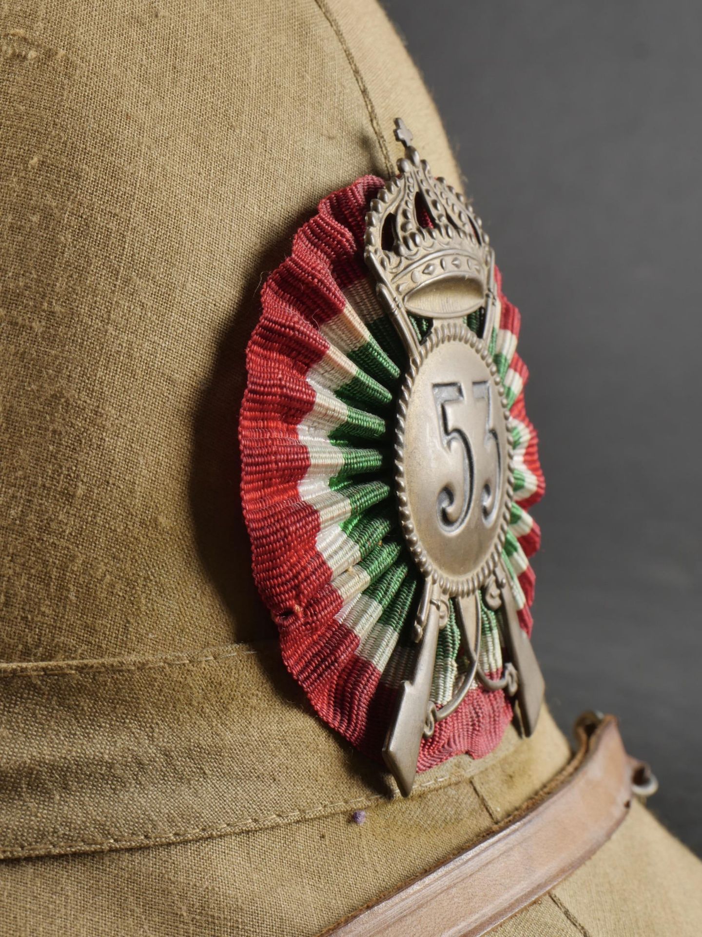 Casque tropicale du 53eme Regiment dInfanterie. Tropical helmet of the 53rd Infantry Regiment. - Bild 13 aus 19