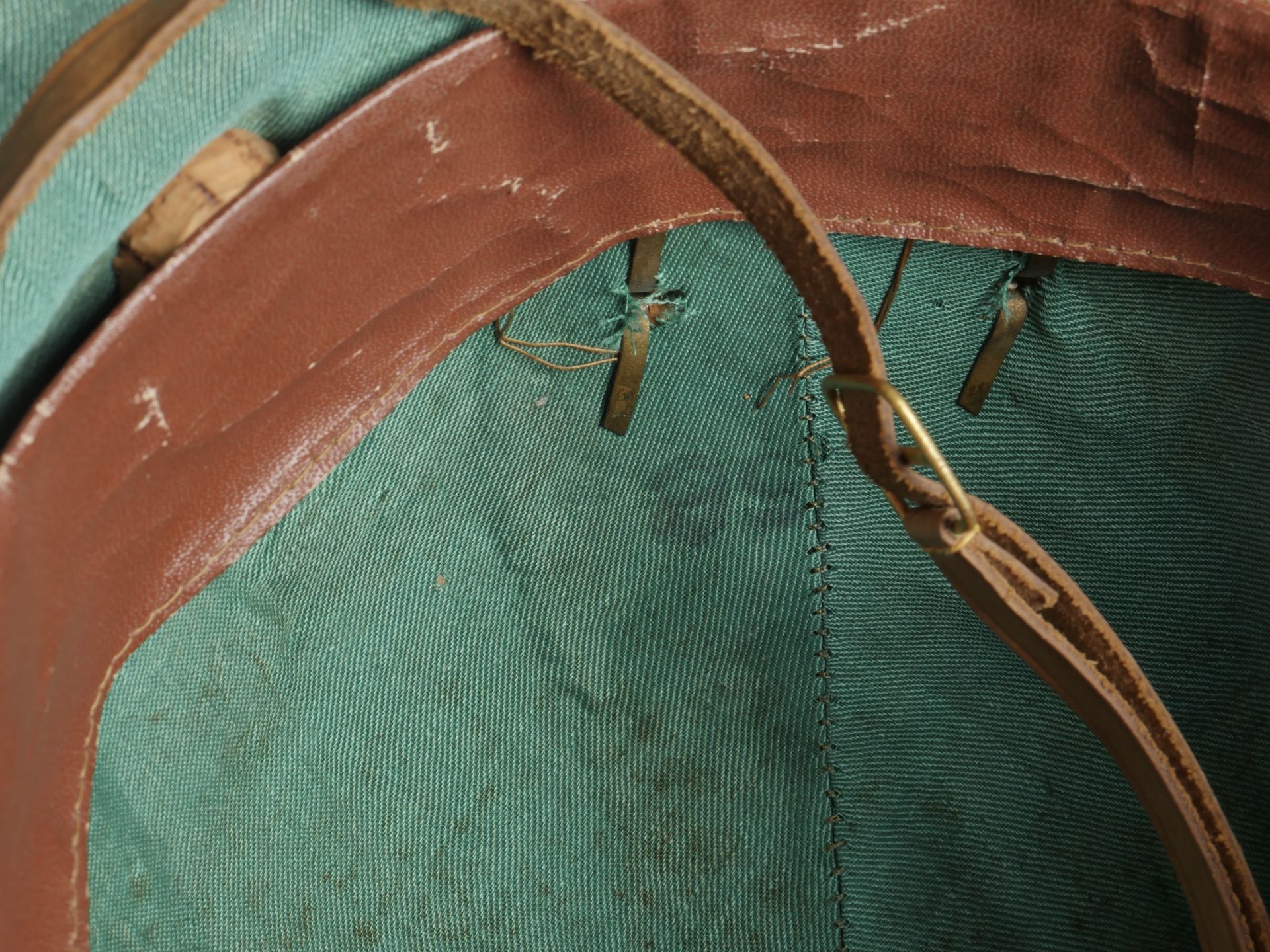 Casque tropicale du 8eme Regiment Bersaglieri. Tropical helmet of the 8th Bersaglieri Regiment. - Bild 11 aus 19