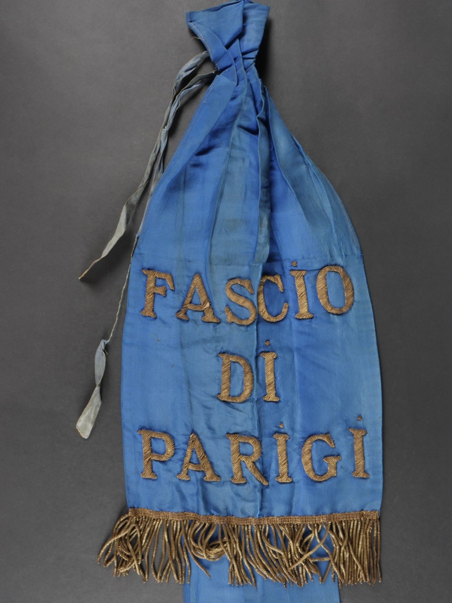 Drapeau du faisceau italien de Paris. Flag of the Italian cluster in Paris. - Image 12 of 16