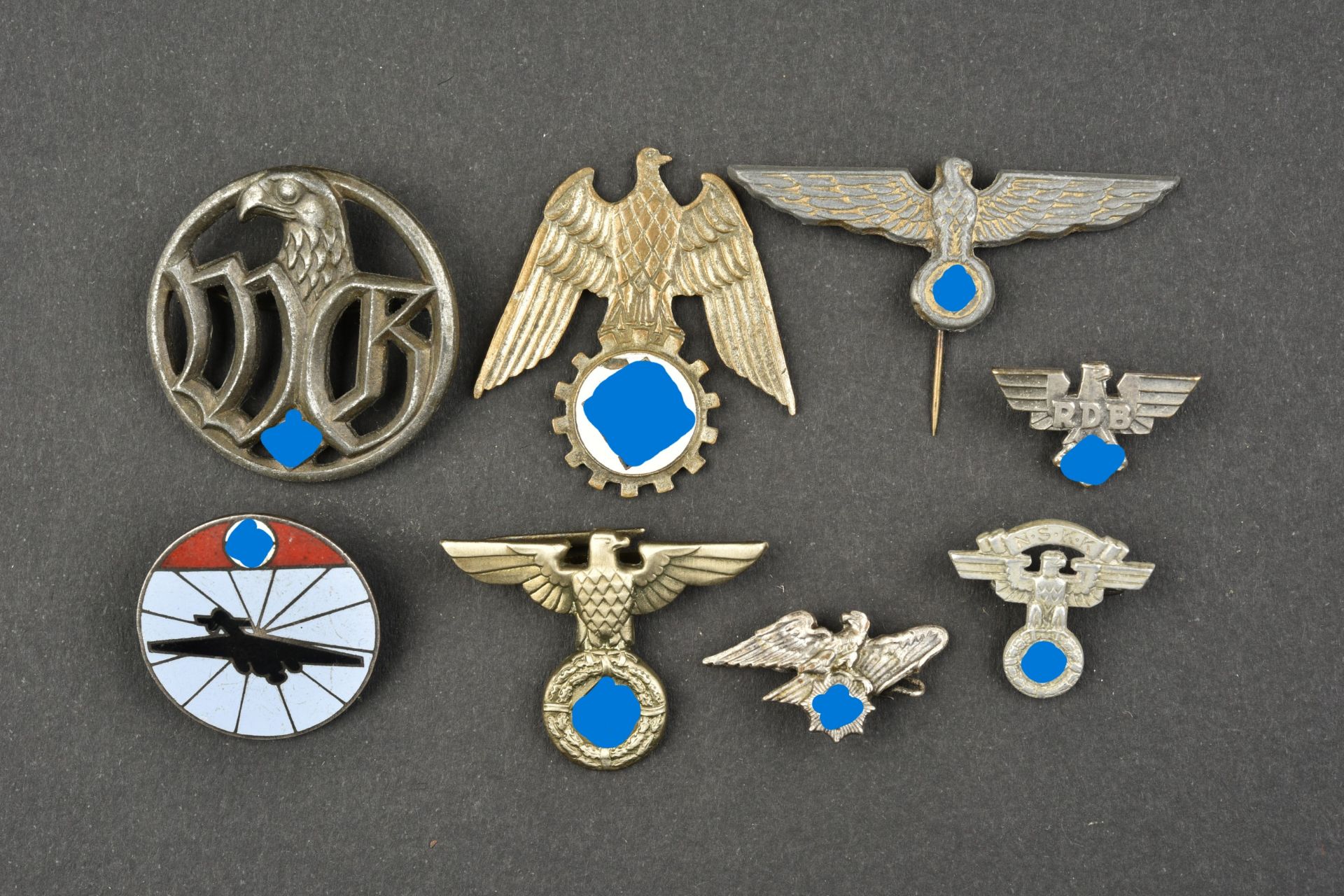 Insignes divers. Miscellaneous badges.