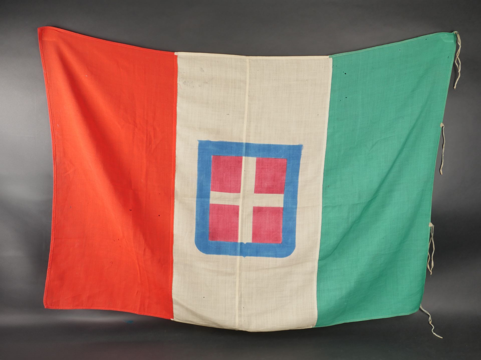 Un drapeau Royal Italien. A Royal Italian flag. - Bild 10 aus 15