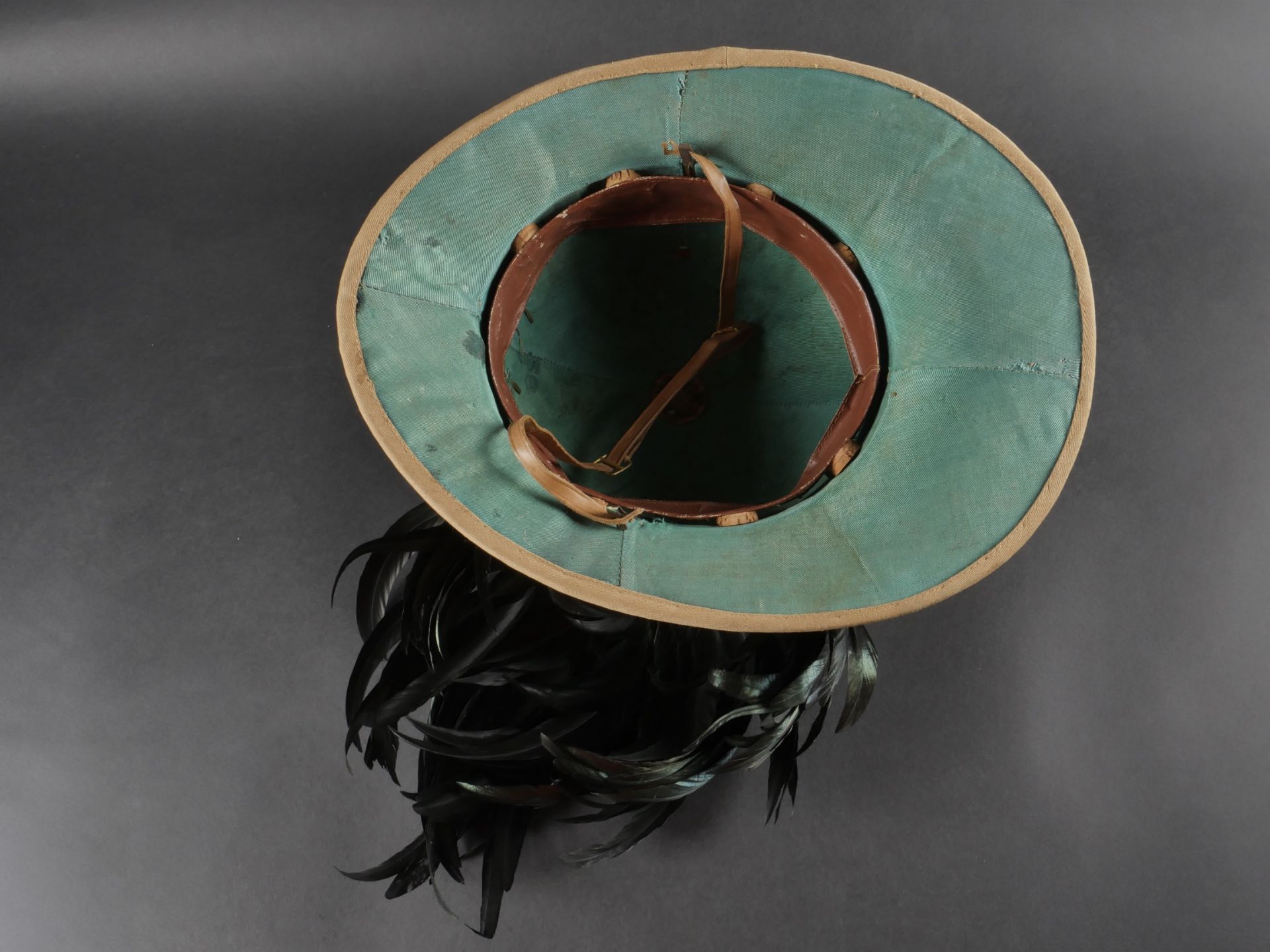 Casque tropicale du 8eme Regiment Bersaglieri. Tropical helmet of the 8th Bersaglieri Regiment. - Bild 10 aus 19