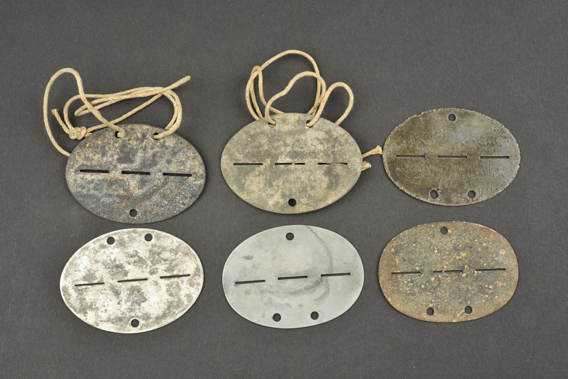 Plaques d identite SS. SS dog tags. - Image 2 of 2