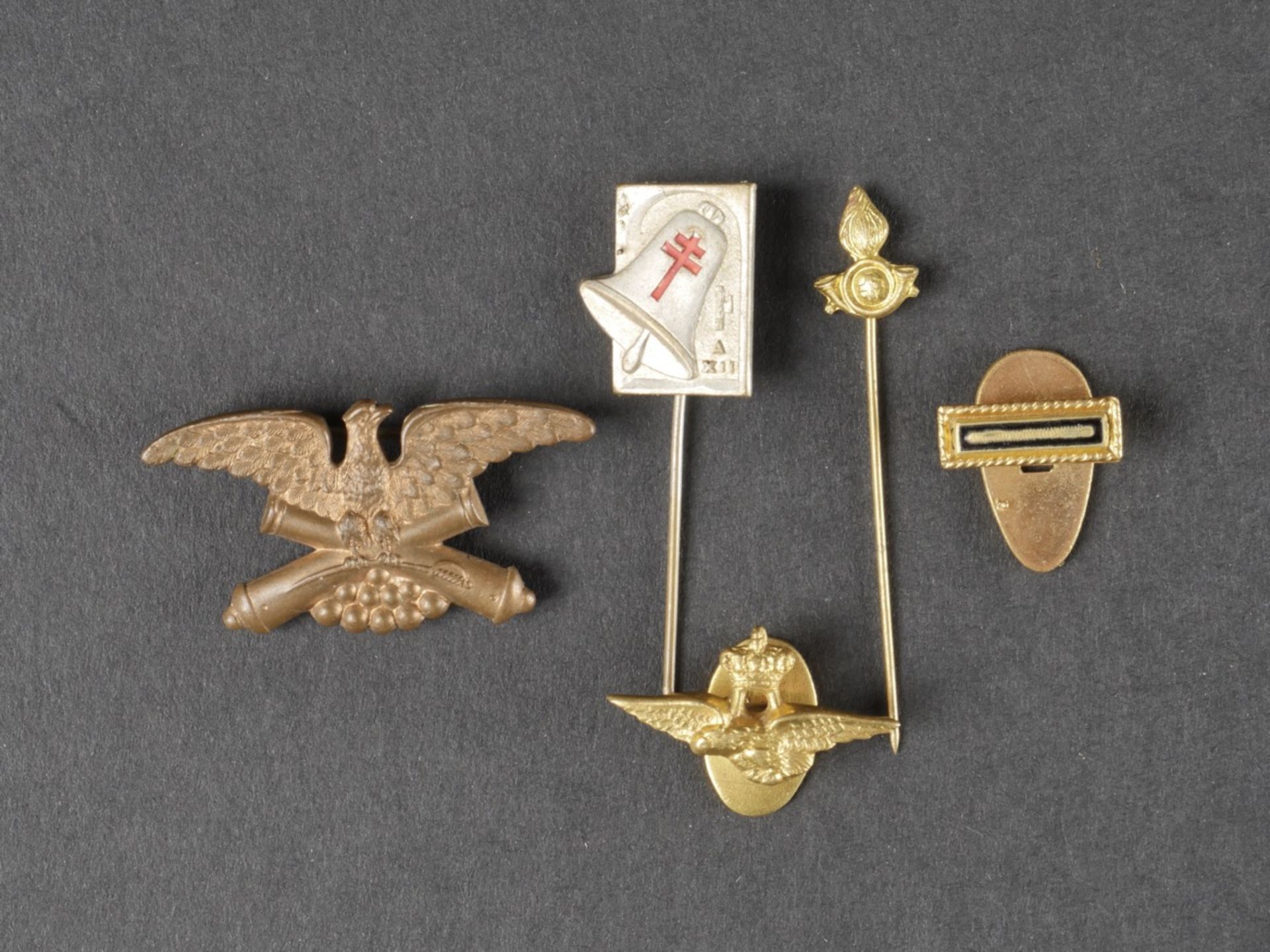 Lot de 21 insignes civils et militaires. Lot of 21 civilian and military badges. - Image 4 of 9