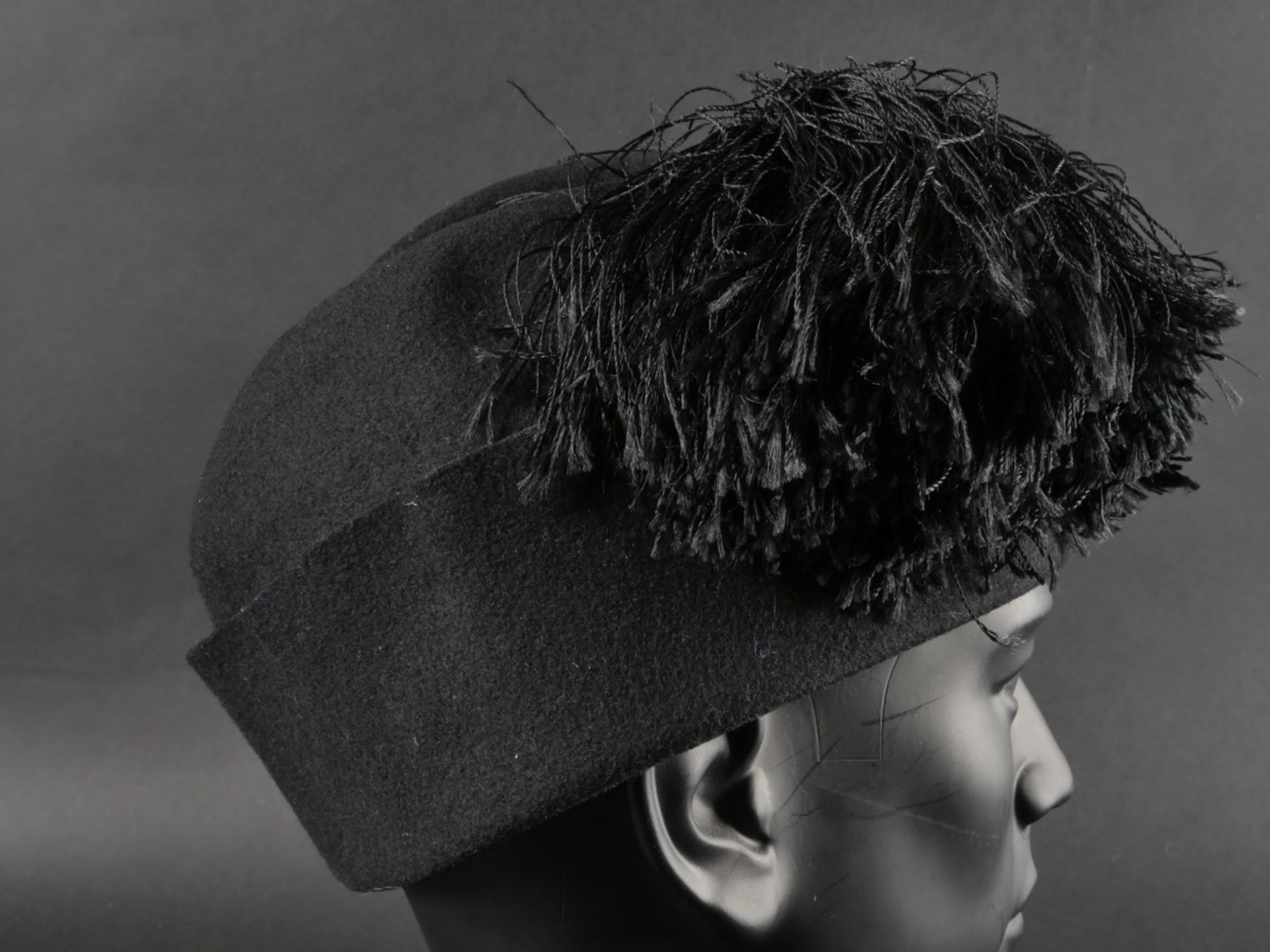 Coiffure de mouvement de jeunesse fasciste. Fascist youth movement headdress. - Image 6 of 11