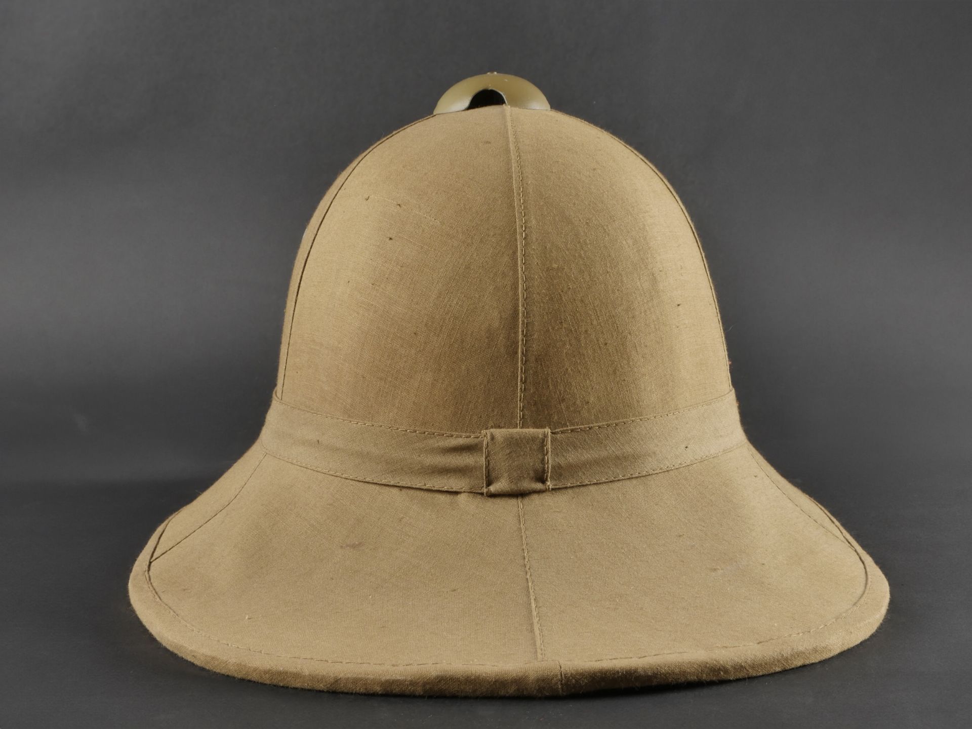 Casque tropicale du 53eme Regiment dInfanterie. Tropical helmet of the 53rd Infantry Regiment. - Bild 8 aus 19