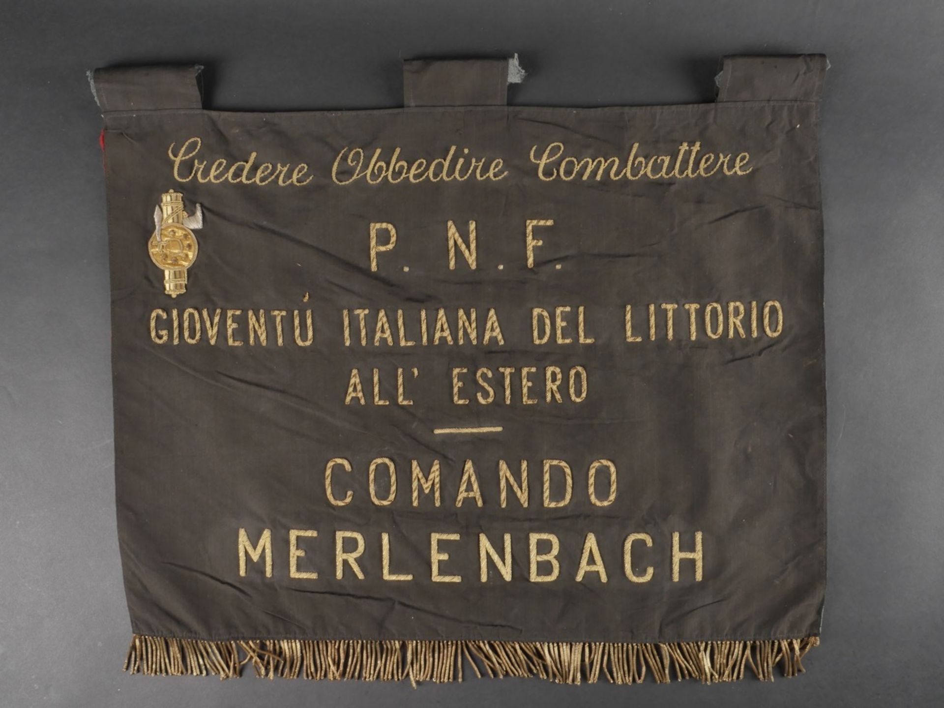 Fanion du commandement de la section fasciste de la Jeunesse Italienne du Licteur a letranger de la