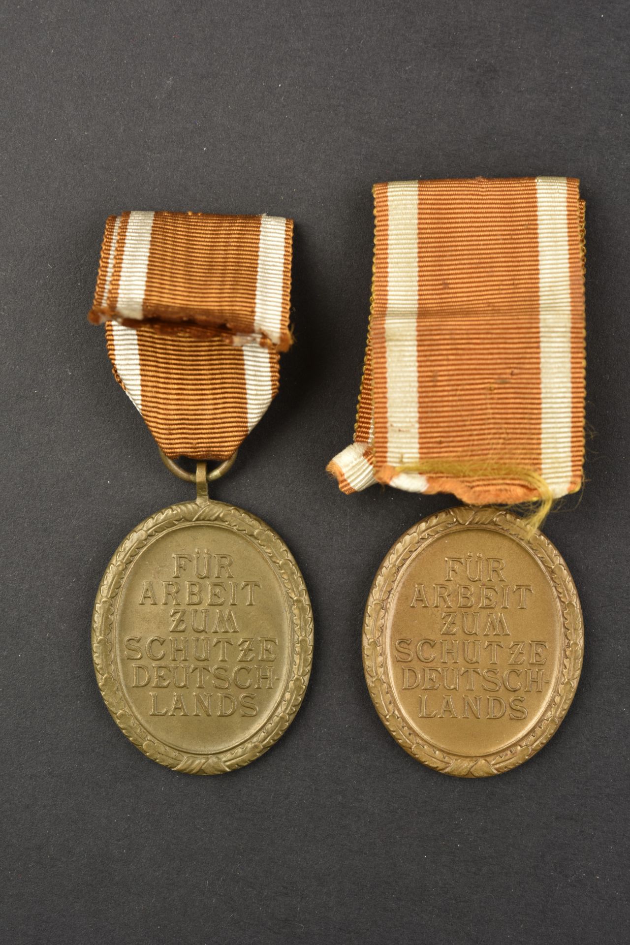Medailles du Mur de l Atlantique. Atlantic wall medals.  - Image 2 of 2