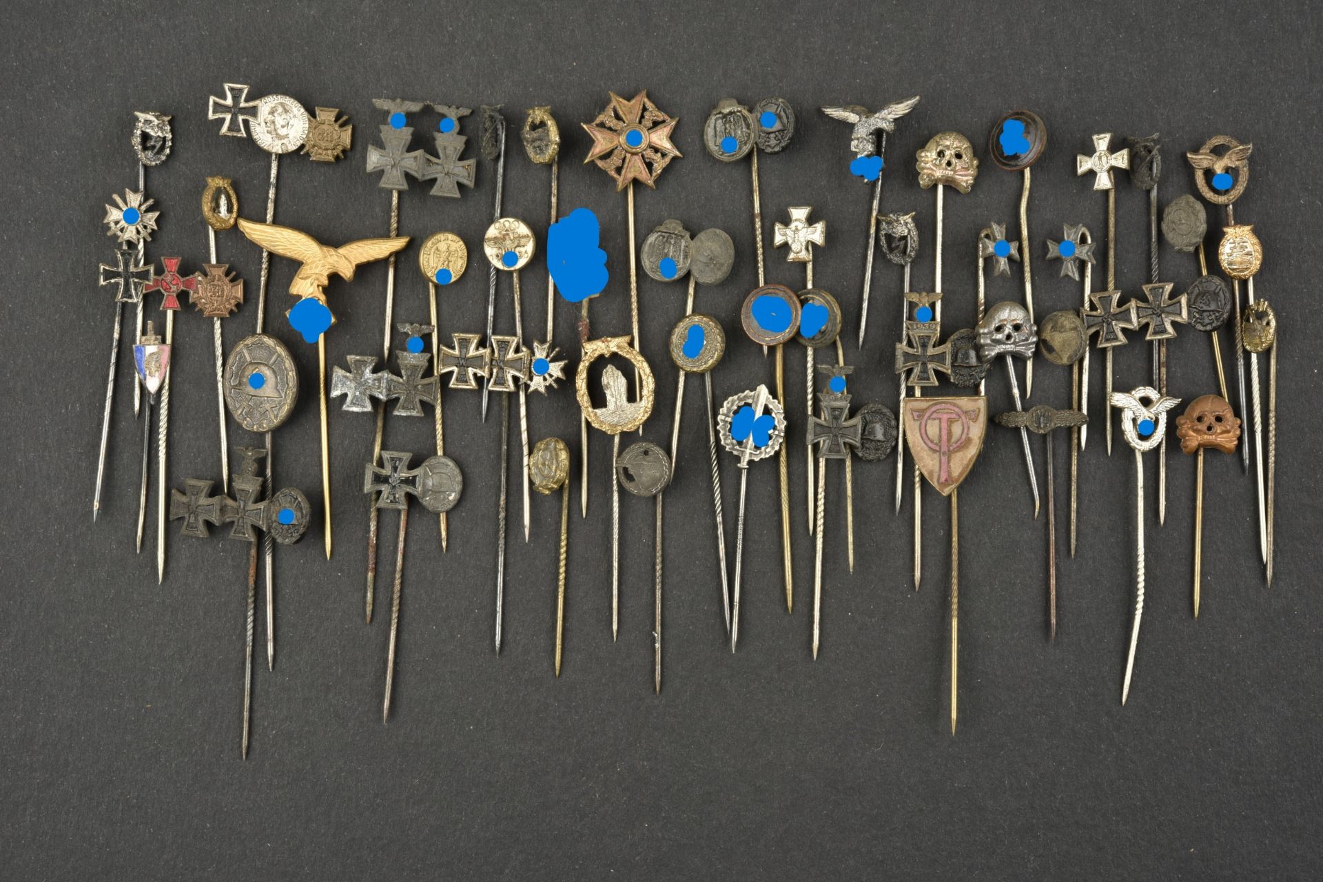 Epinglettes allemande. German pins.