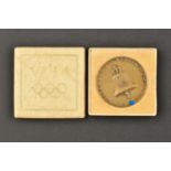 Medaille de table des Jeux olympique. Olympic Games table medal.