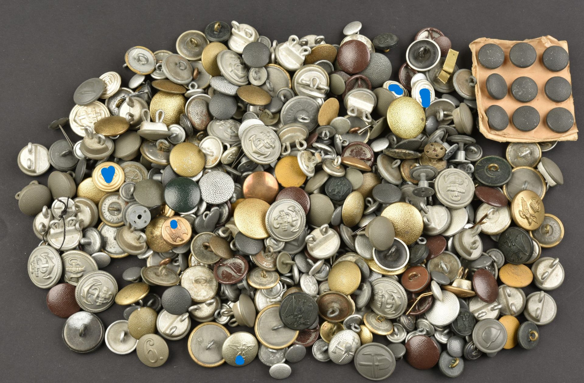 Boutons allemand. German buttons.