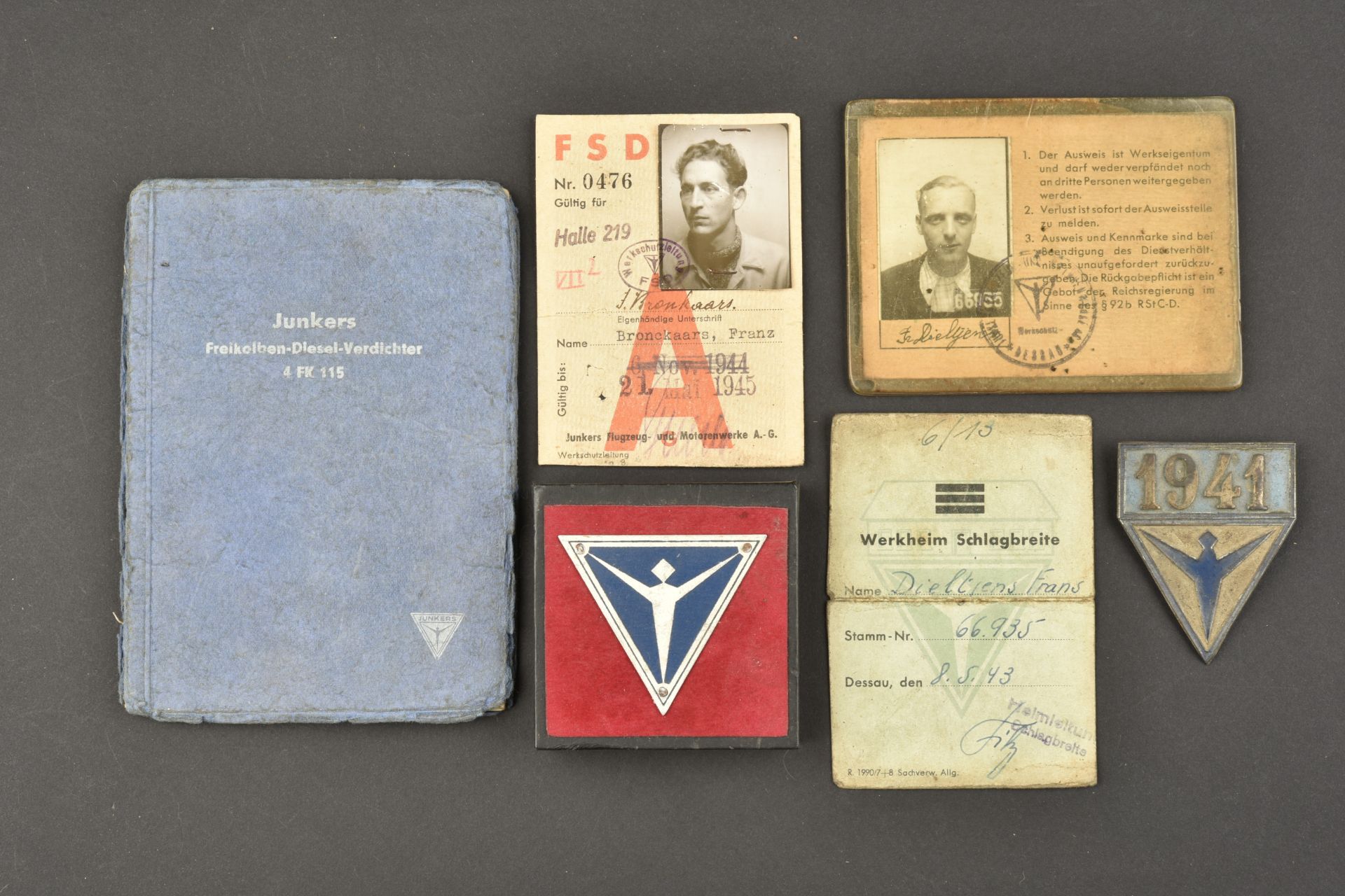 Documents et insignes usine Junkers. Junkers factory documents and badges. 