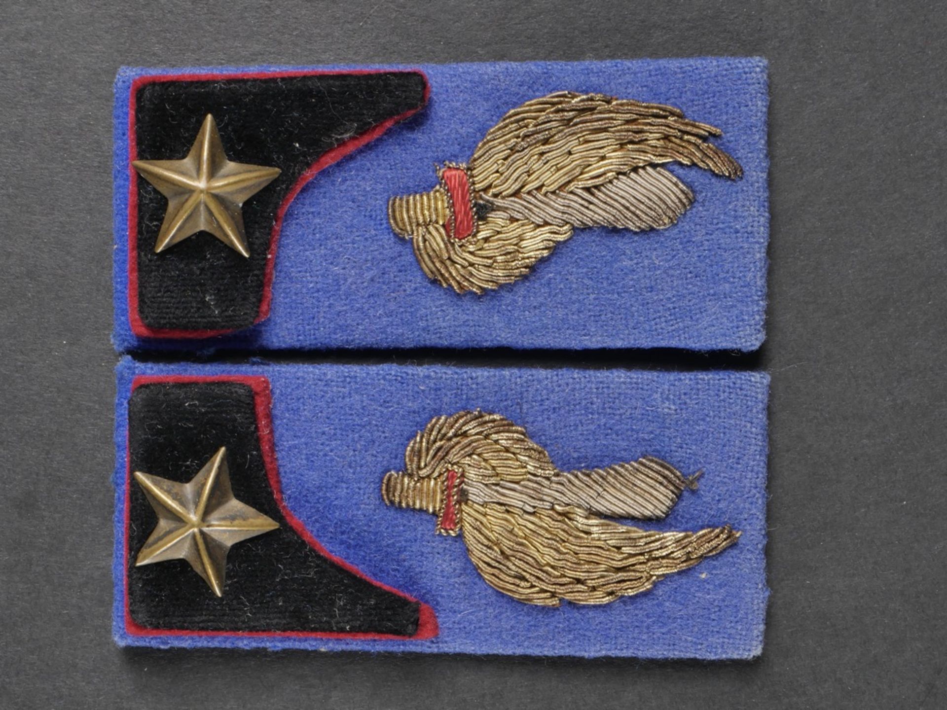 Lot de pattes de col des parachutistes. Pair of pouches for paratrooper s belt. - Bild 4 aus 10