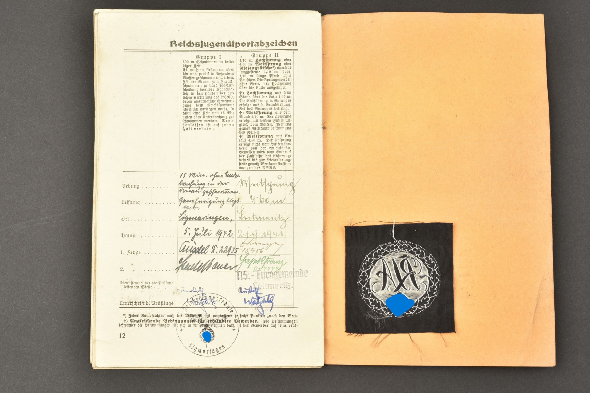 Insignes et document RIA. Insignia and RIA document. - Image 2 of 7