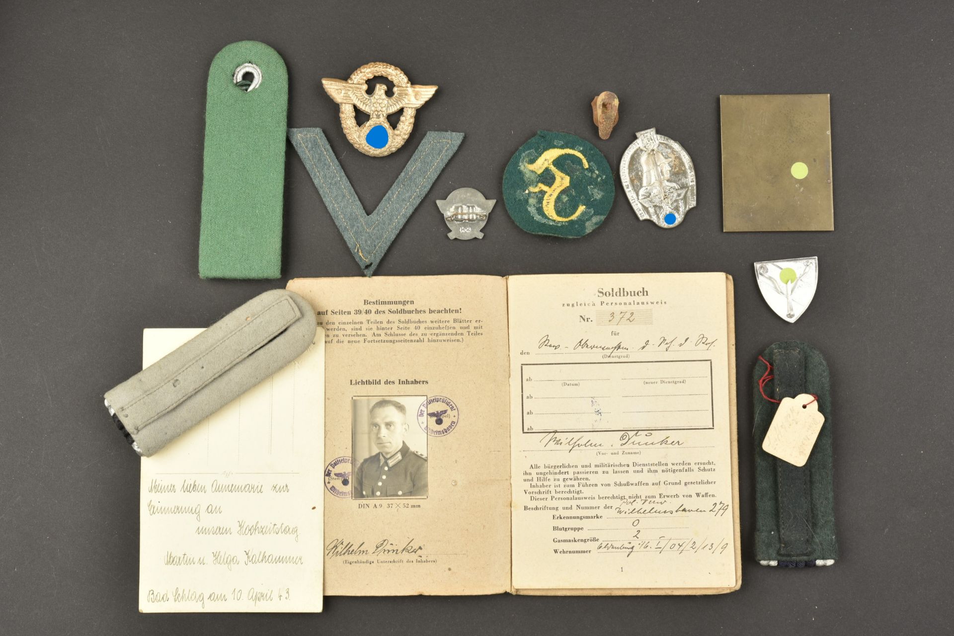 Insignes et livret polizei. Insignia and polizei booklet. - Image 9 of 11