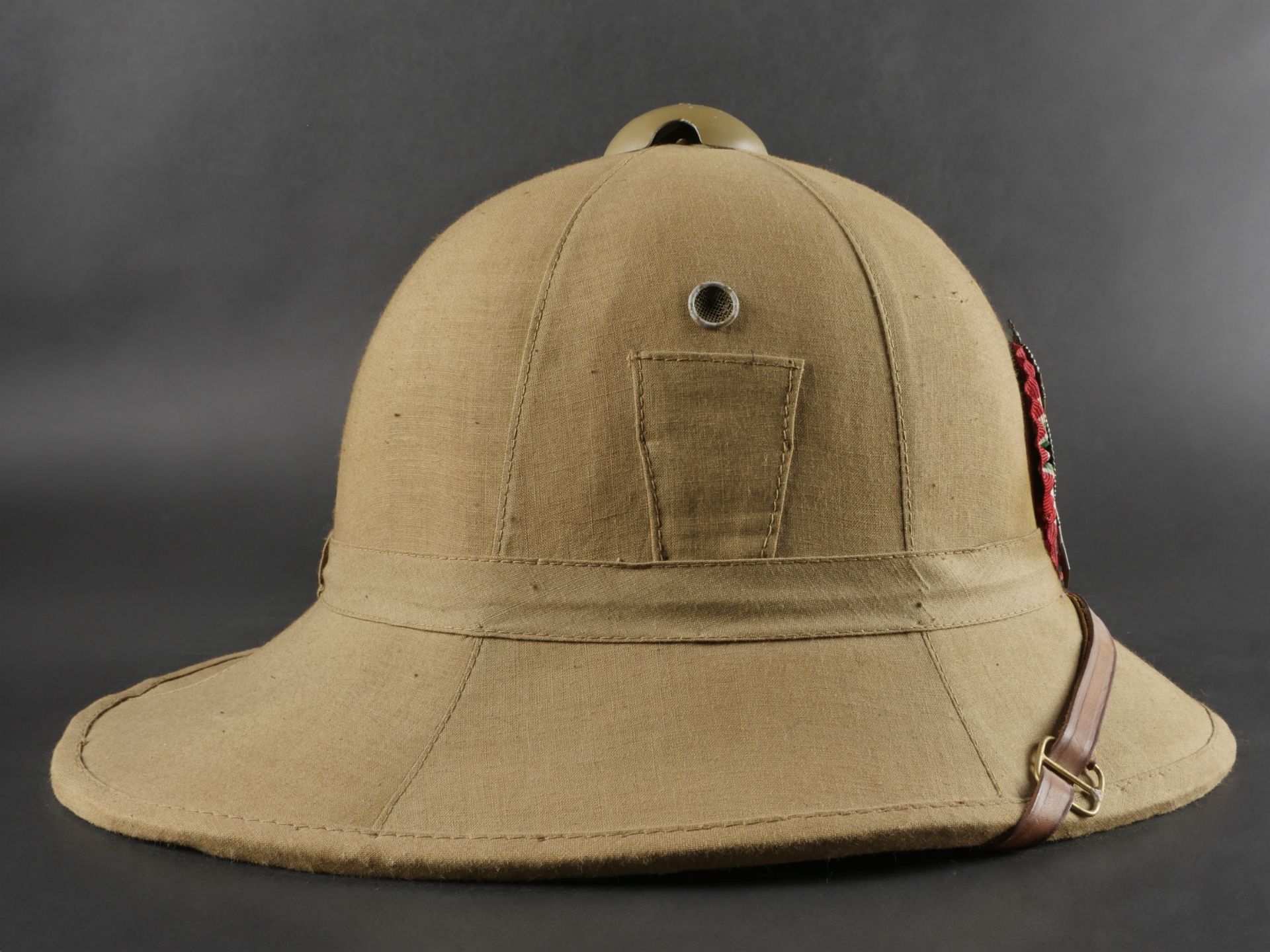 Casque tropicale du 53eme Regiment dInfanterie. Tropical helmet of the 53rd Infantry Regiment. - Image 10 of 19