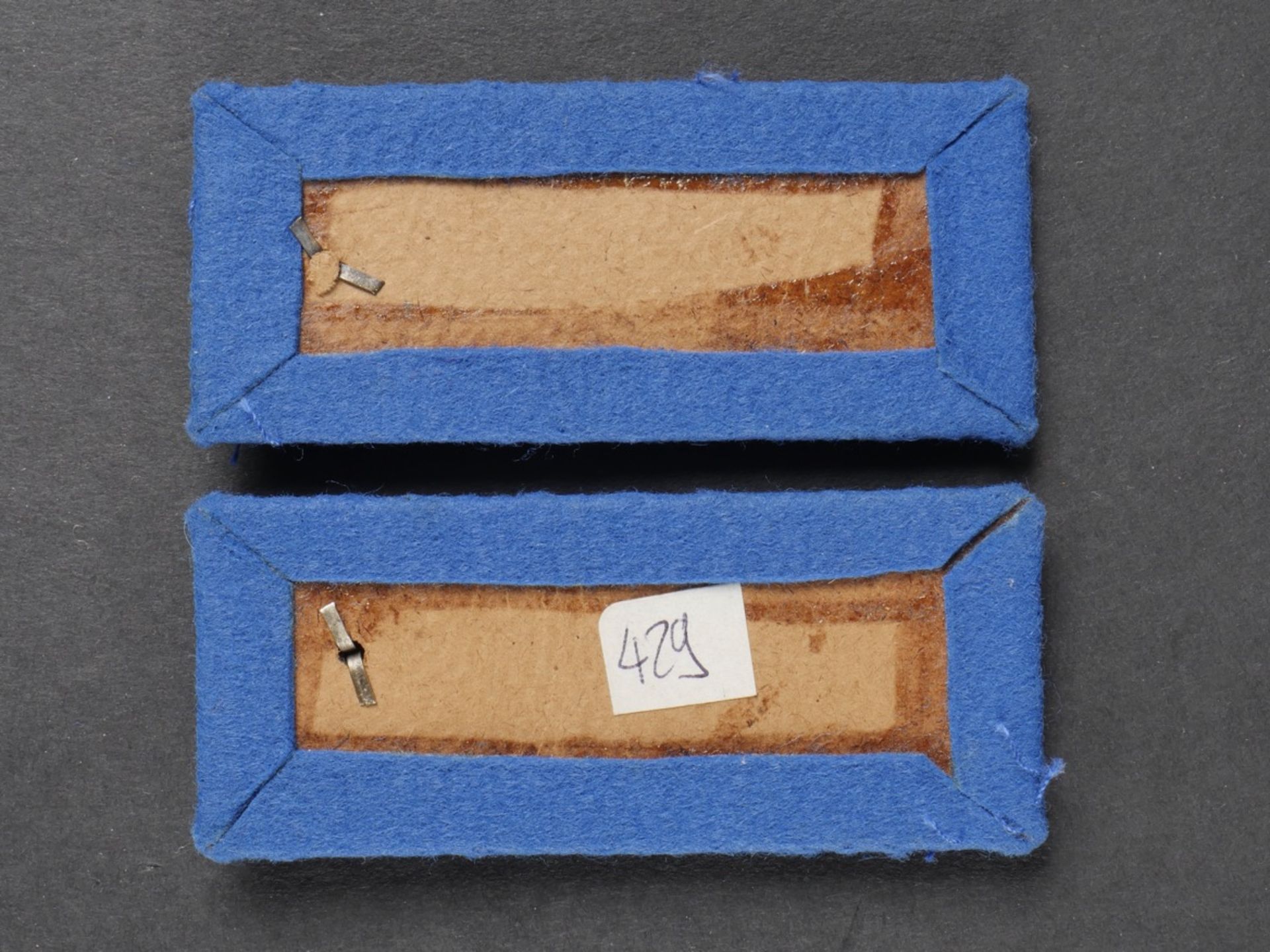 Lot de pattes de col des parachutistes. Pair of pouches for paratrooper s belt. - Image 8 of 10