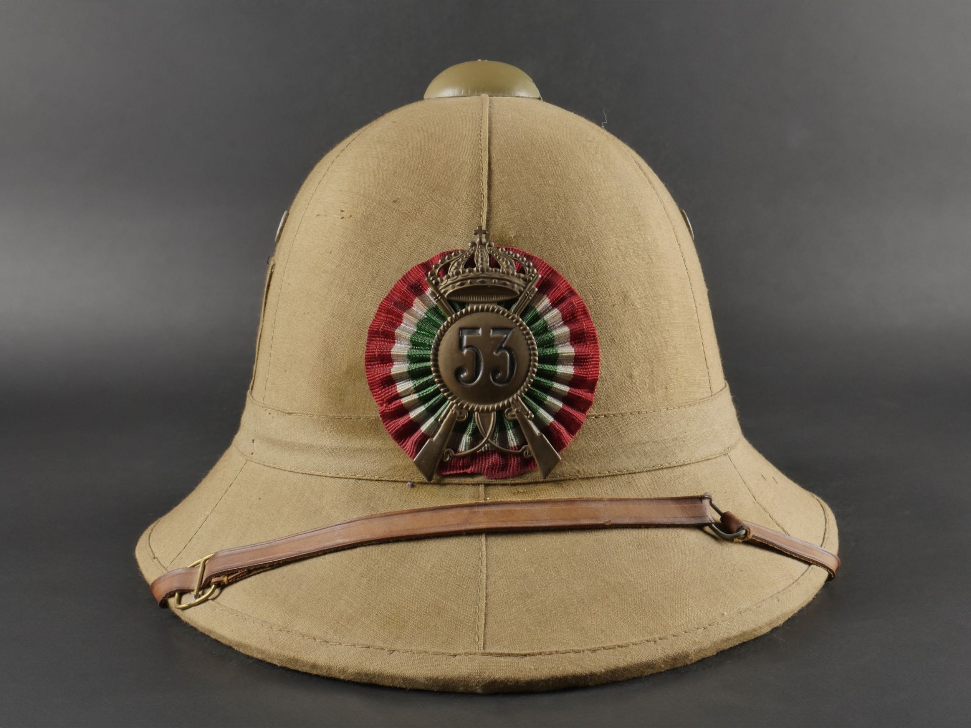 Casque tropicale du 53eme Regiment dInfanterie. Tropical helmet of the 53rd Infantry Regiment. - Image 2 of 19