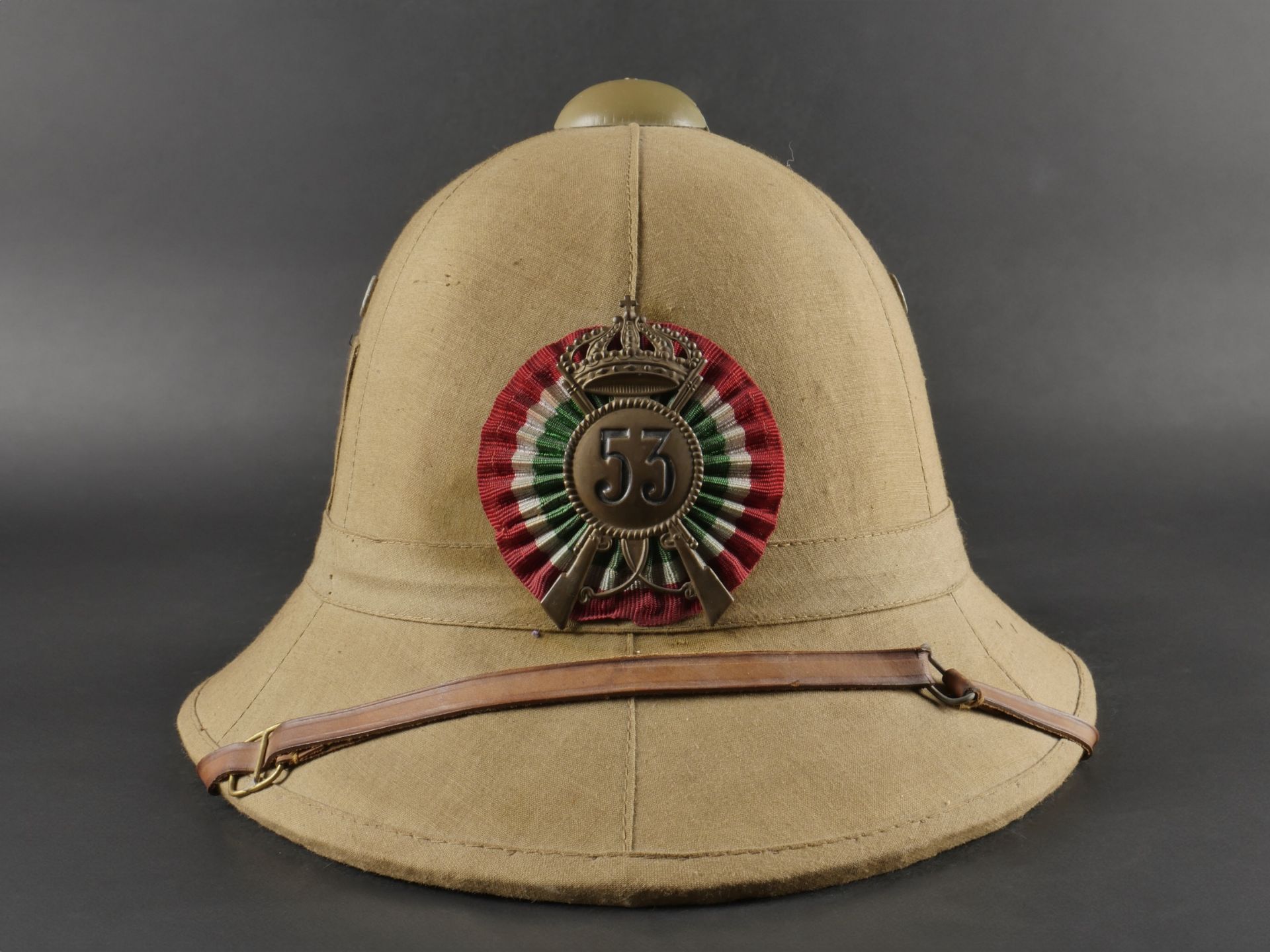 Casque tropicale du 53eme Regiment dInfanterie. Tropical helmet of the 53rd Infantry Regiment. - Bild 2 aus 19