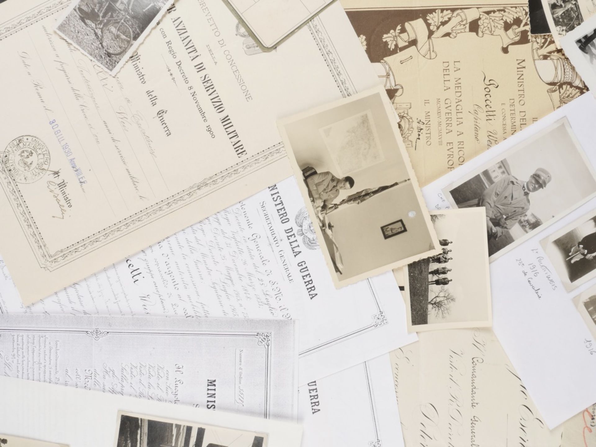Ensemble de documents de Poccetti Weiss. Set of documents from Poccetti Weiss. - Image 3 of 9