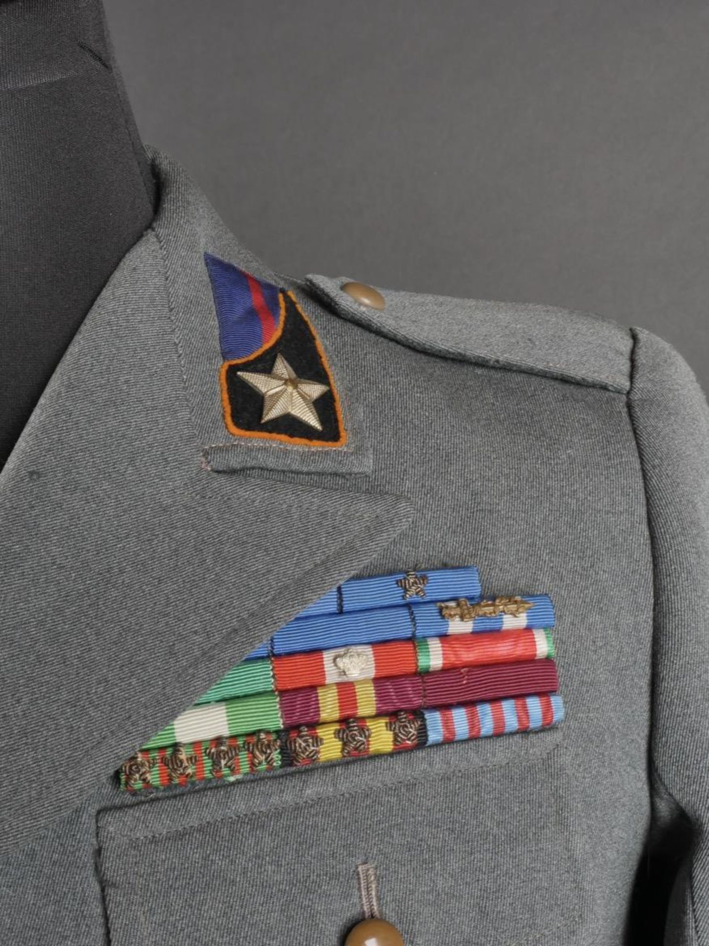 Vareuse de Carlo Boromi, colonel du Regiment Artillerie de la Division Bergamo. Jacket of Carlo Bo - Bild 7 aus 19