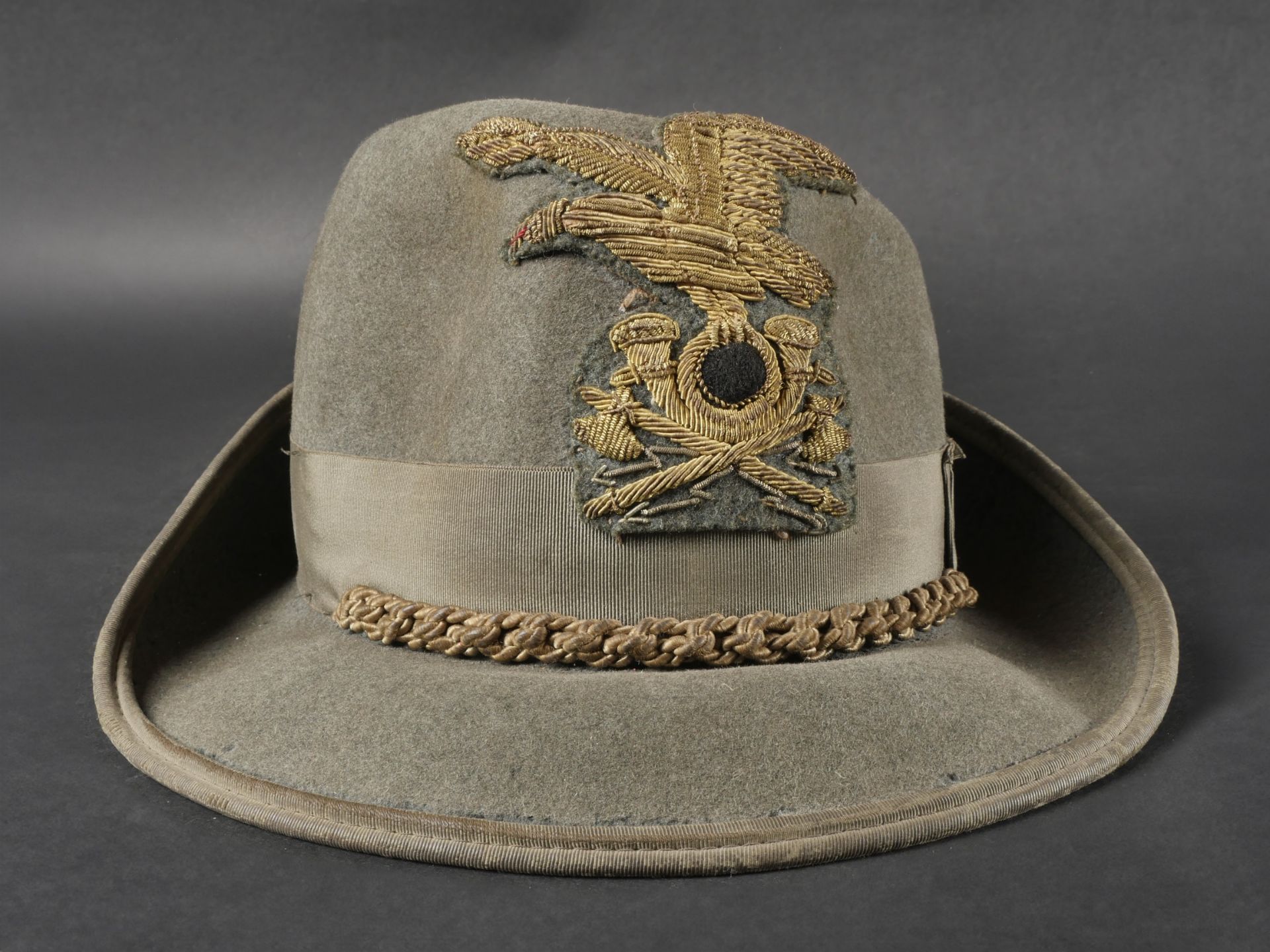 Trois chapeaux des troupes de Montagne. Three mountain troop hats. - Image 15 of 19