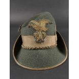 Chapeau de sous-lieutenant du 8eme Regiment dAlpini. Second lieutenant s hat of the 8th Alpini Regi