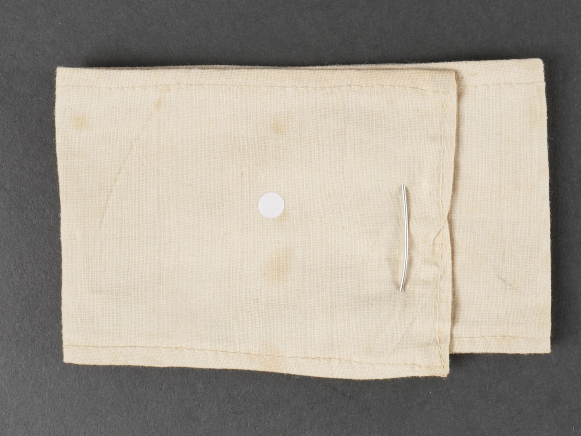 Lot de quatre brassards. Set of four armbands. - Image 8 of 19