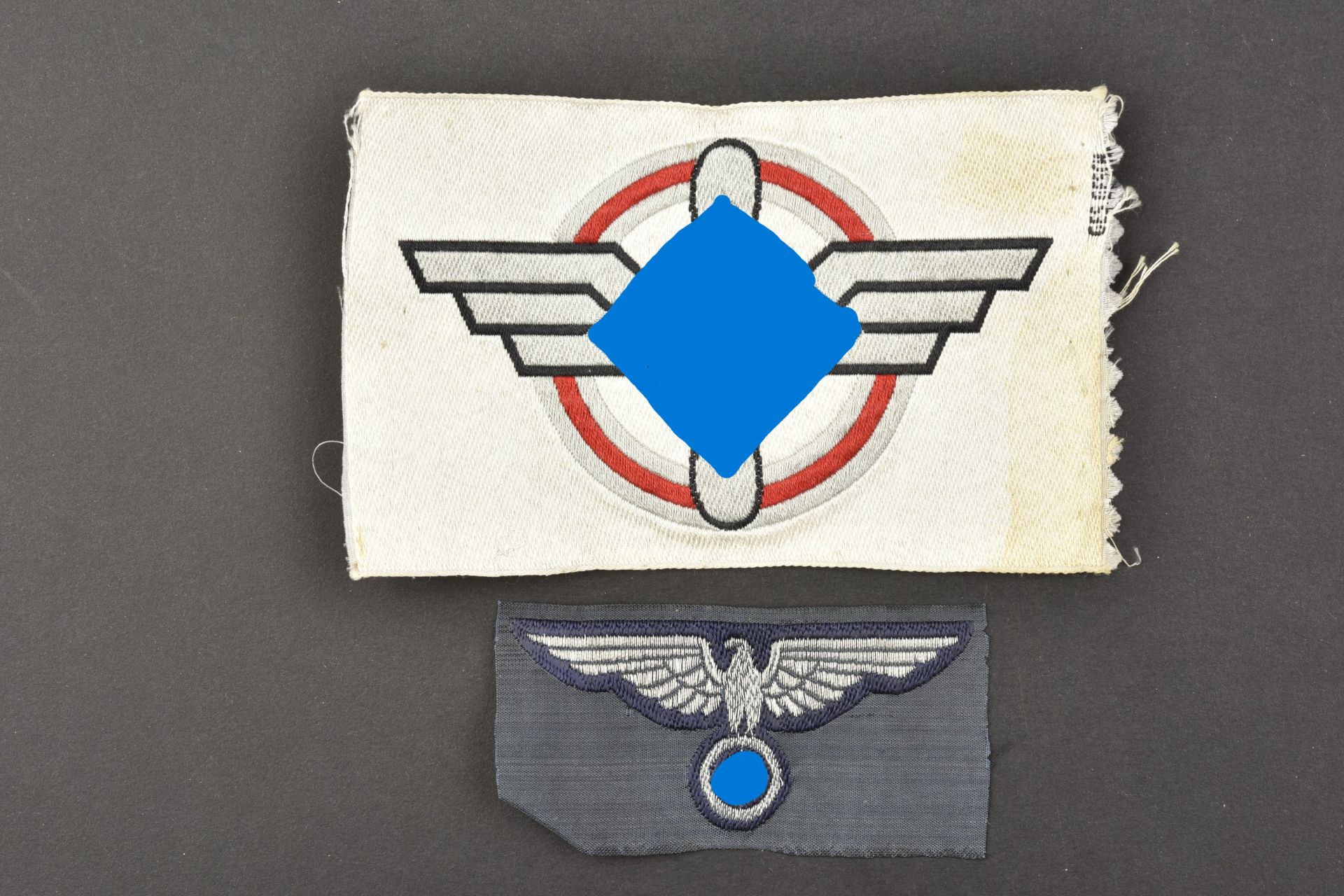 Insignes DLV. DLV badges.