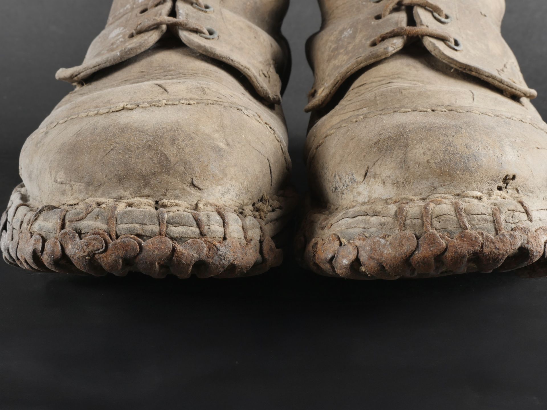 Paire de brodequins des troupes de montagne italienne. Pair of Italian mountain troop brodequins. - Bild 2 aus 16